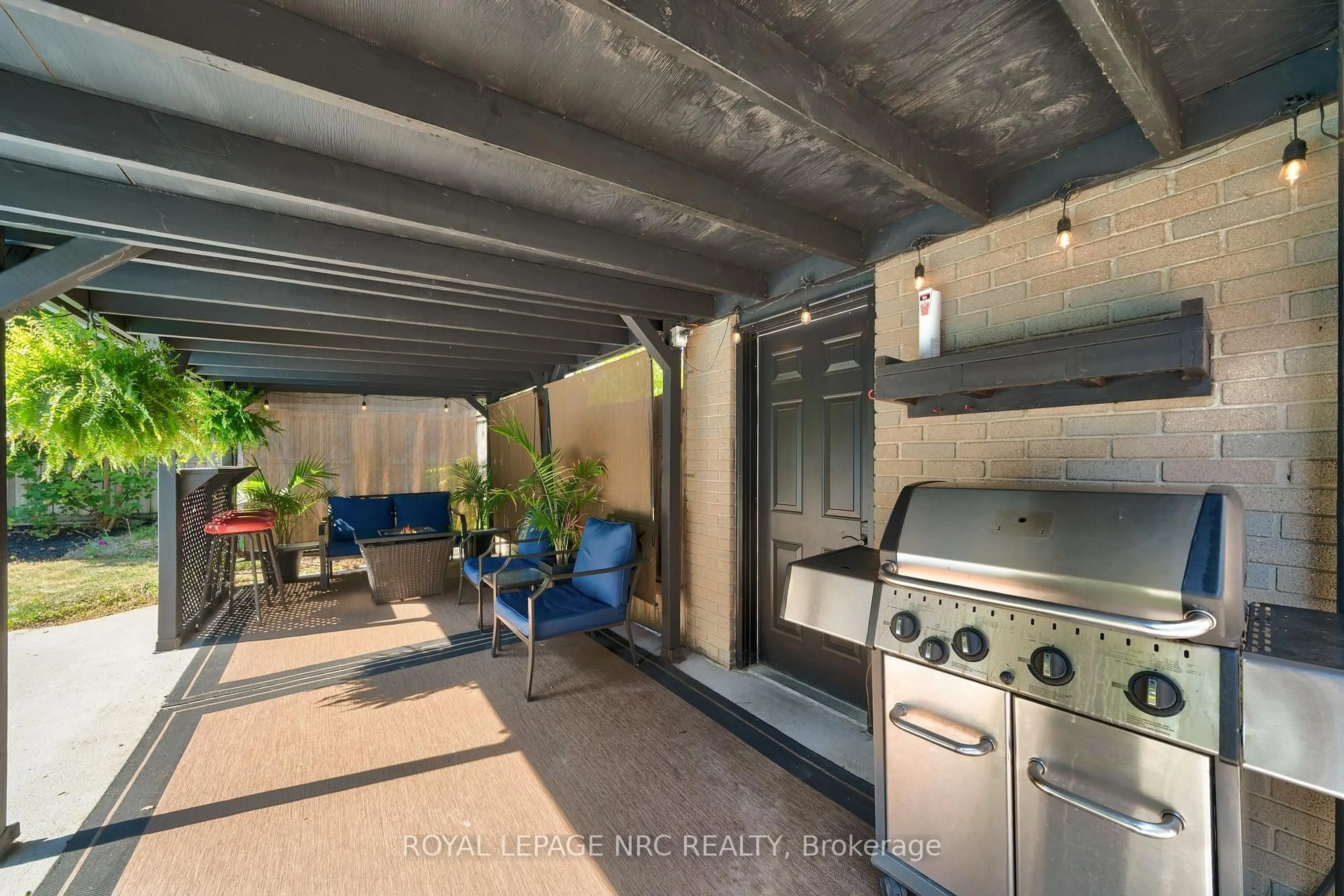 Patio, street for 23 Bismark Dr, Cambridge Ontario N1S 4E6