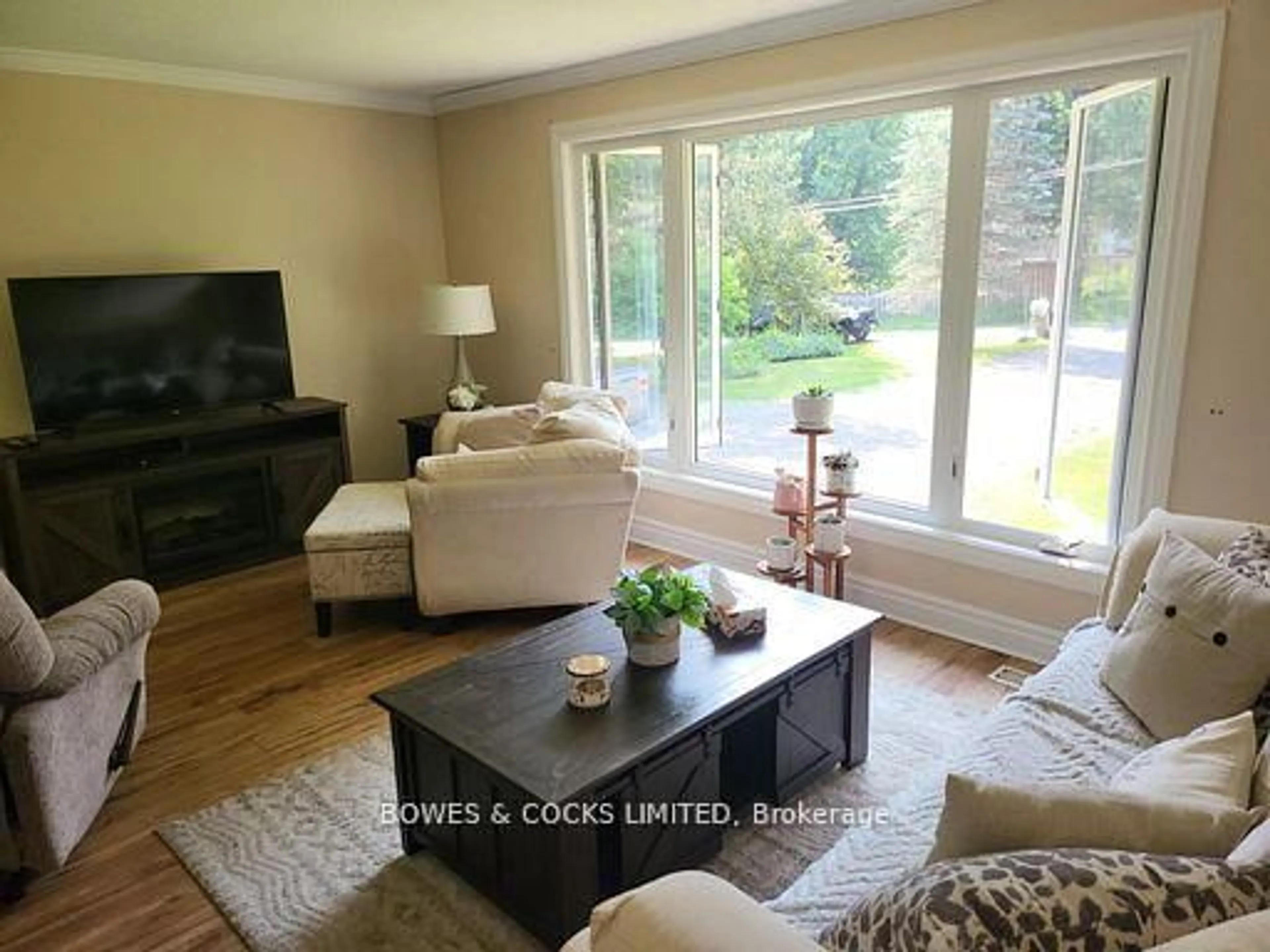 Living room with furniture, wood/laminate floor for 109 Quarry Rd, Bancroft Ontario K0L 1C0