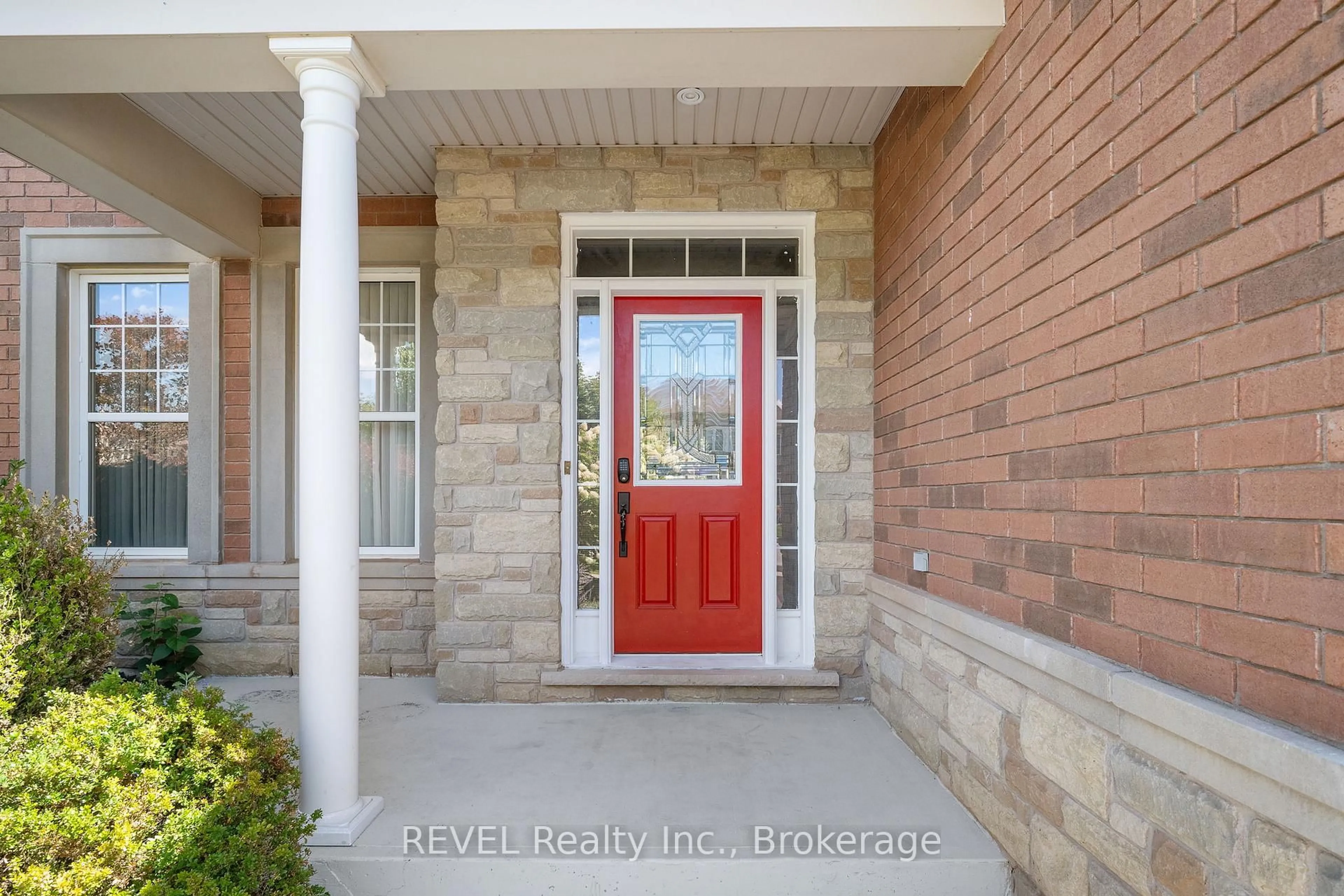 Indoor entryway for 6440 ST. MICHAEL Ave, Niagara Falls Ontario L2H 0C5