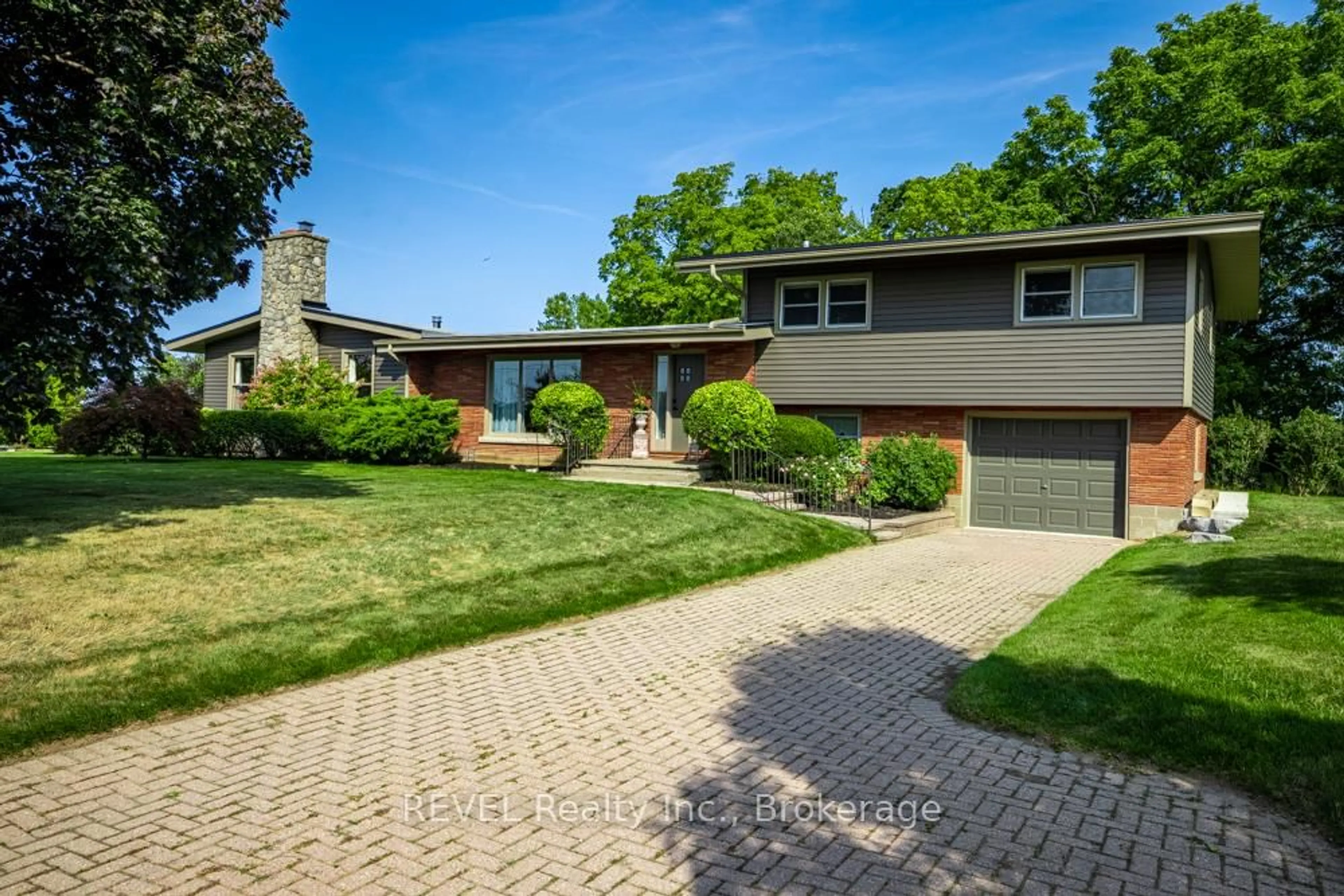 Home with brick exterior material, street for 4521 Twenty First St, Lincoln Ontario L0R 2E0