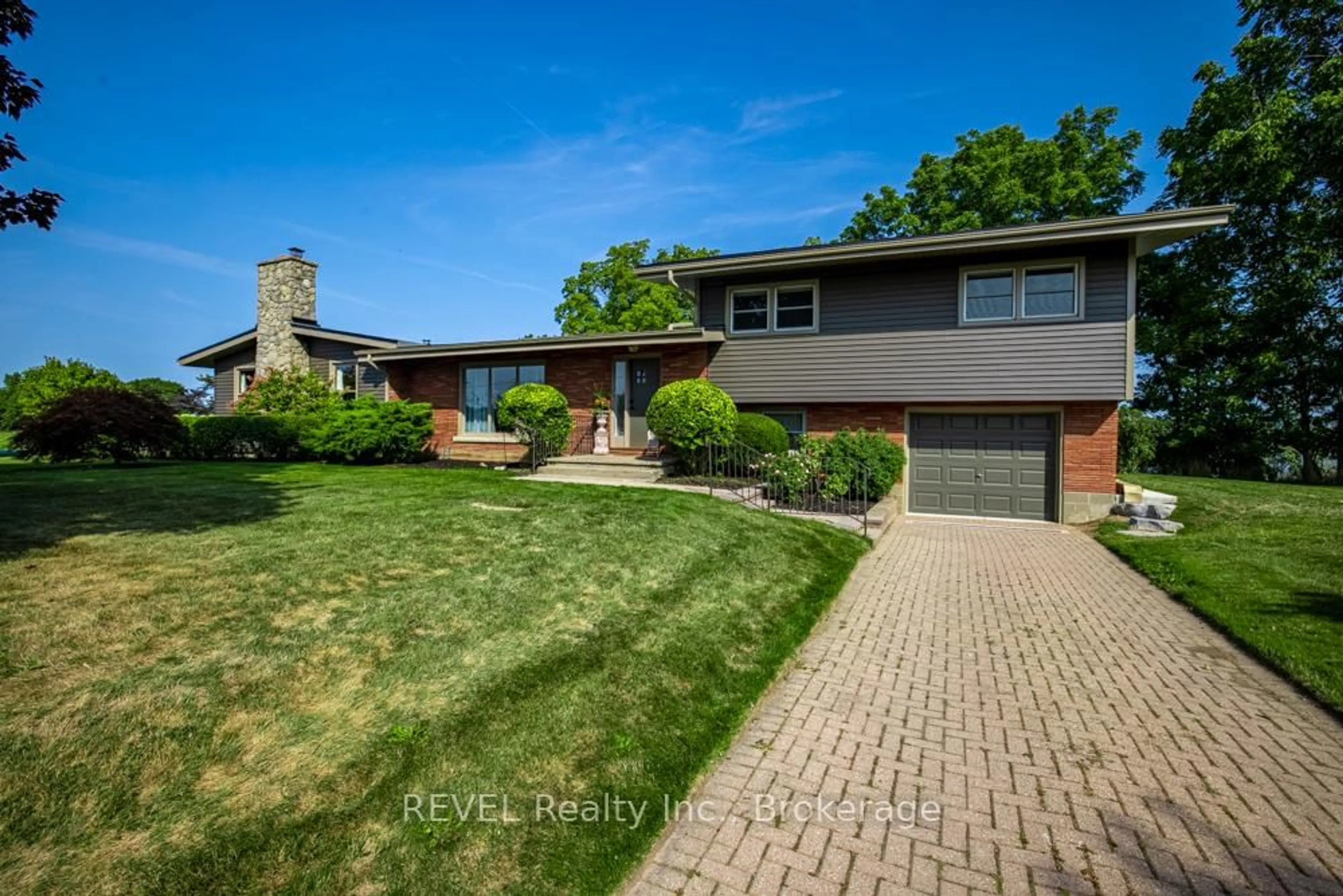 Home with brick exterior material, street for 4521 Twenty First St, Lincoln Ontario L0R 2E0