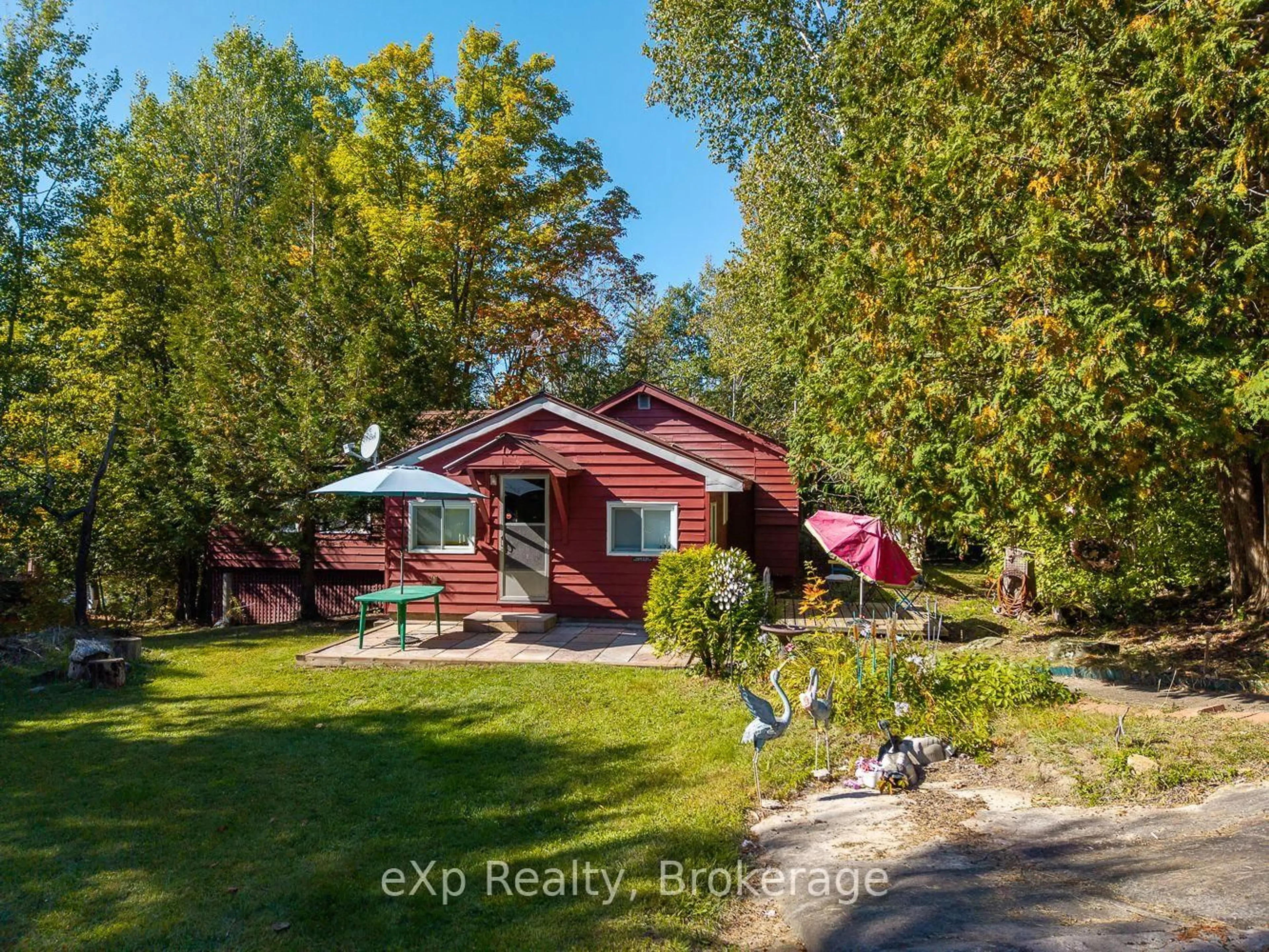 A pic from outside/outdoor area/front of a property/back of a property/a pic from drone, unknown for 32 McKellar Lake Rd, McKellar Ontario P0G 1C0