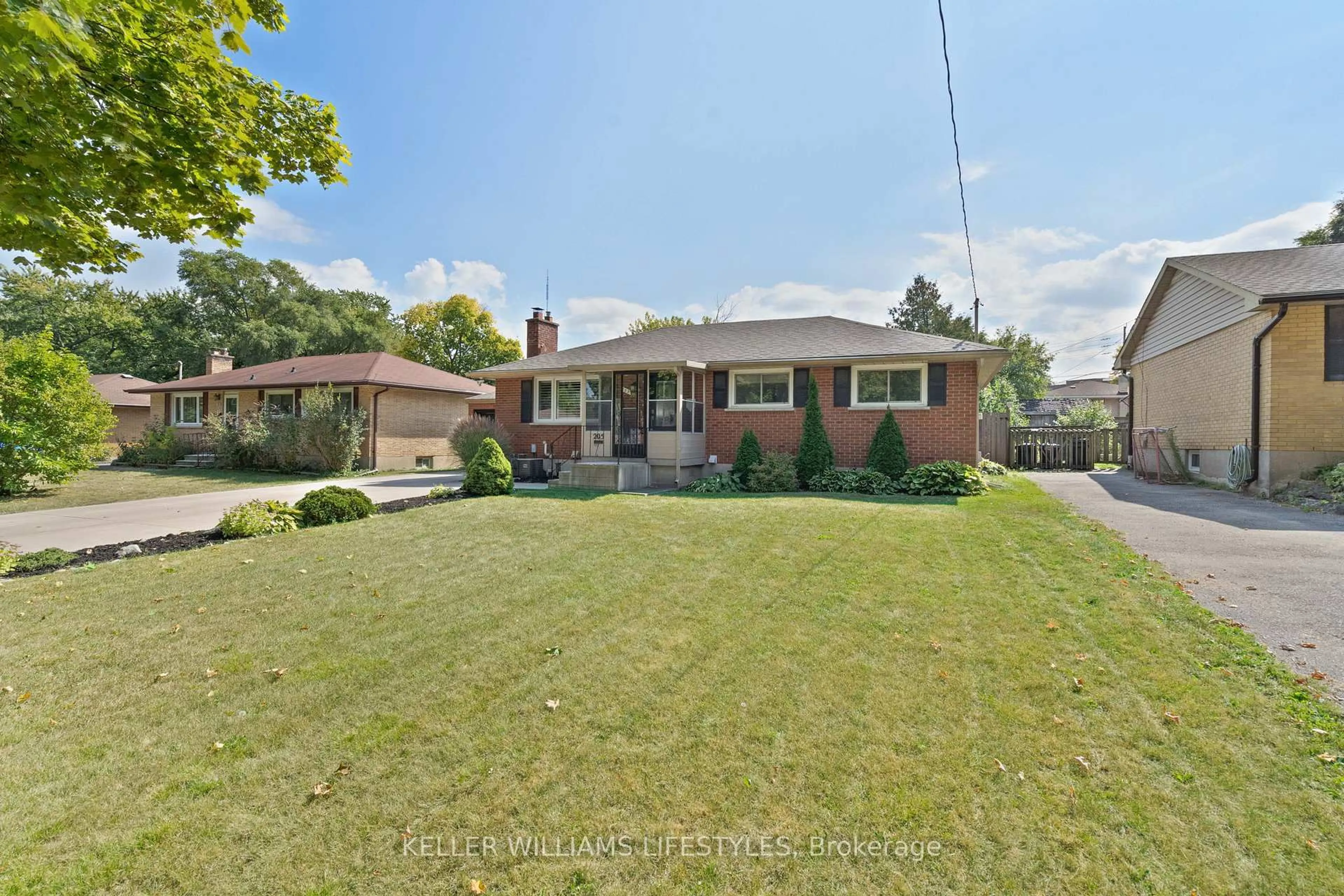 A pic from outside/outdoor area/front of a property/back of a property/a pic from drone, street for 205 Gladman Ave, London South Ontario N6J 1X6