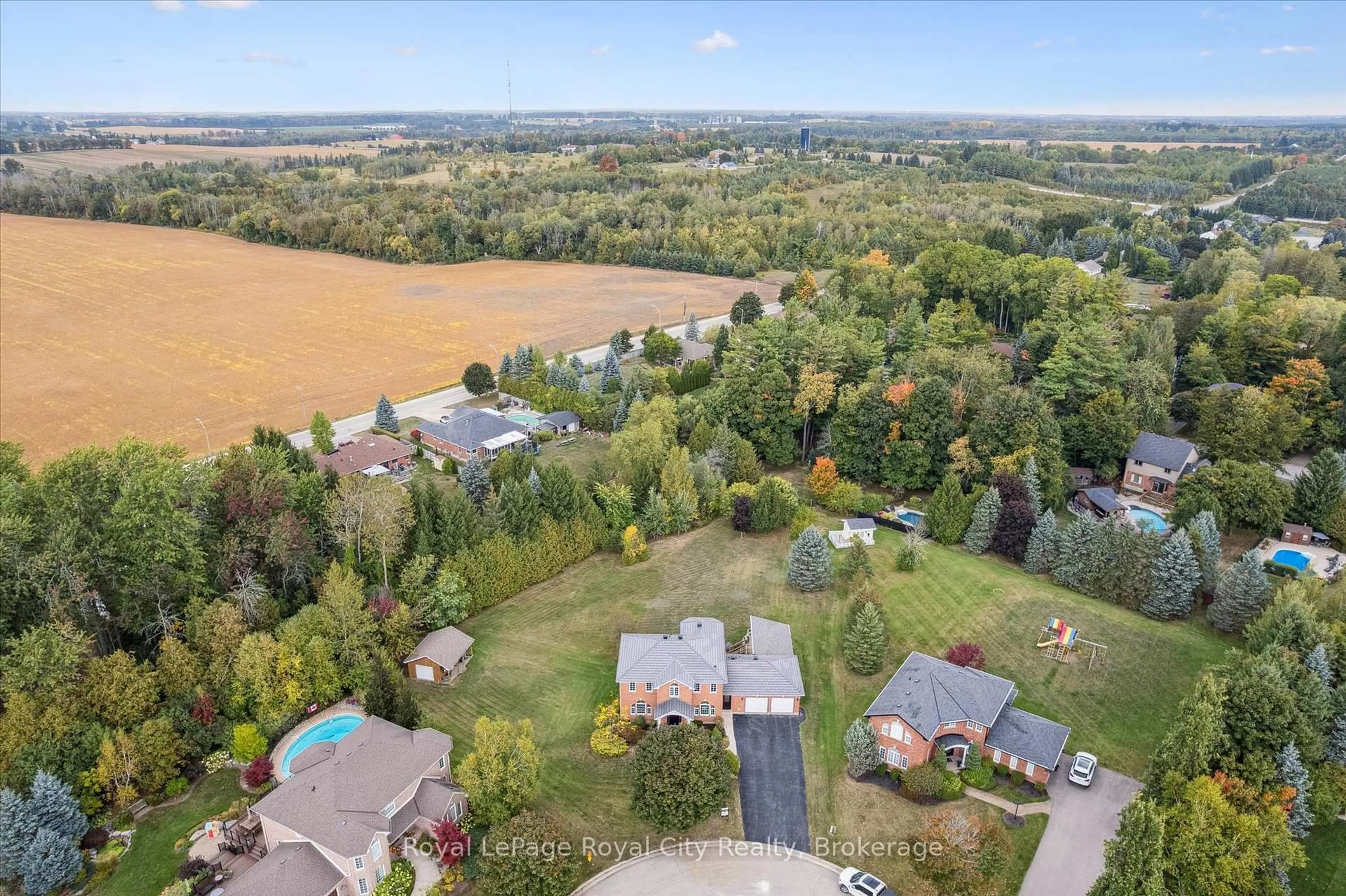 A pic from outside/outdoor area/front of a property/back of a property/a pic from drone, water/lake/river/ocean view for 11 Adam Crt, Guelph/Eramosa Ontario N1E 0N4