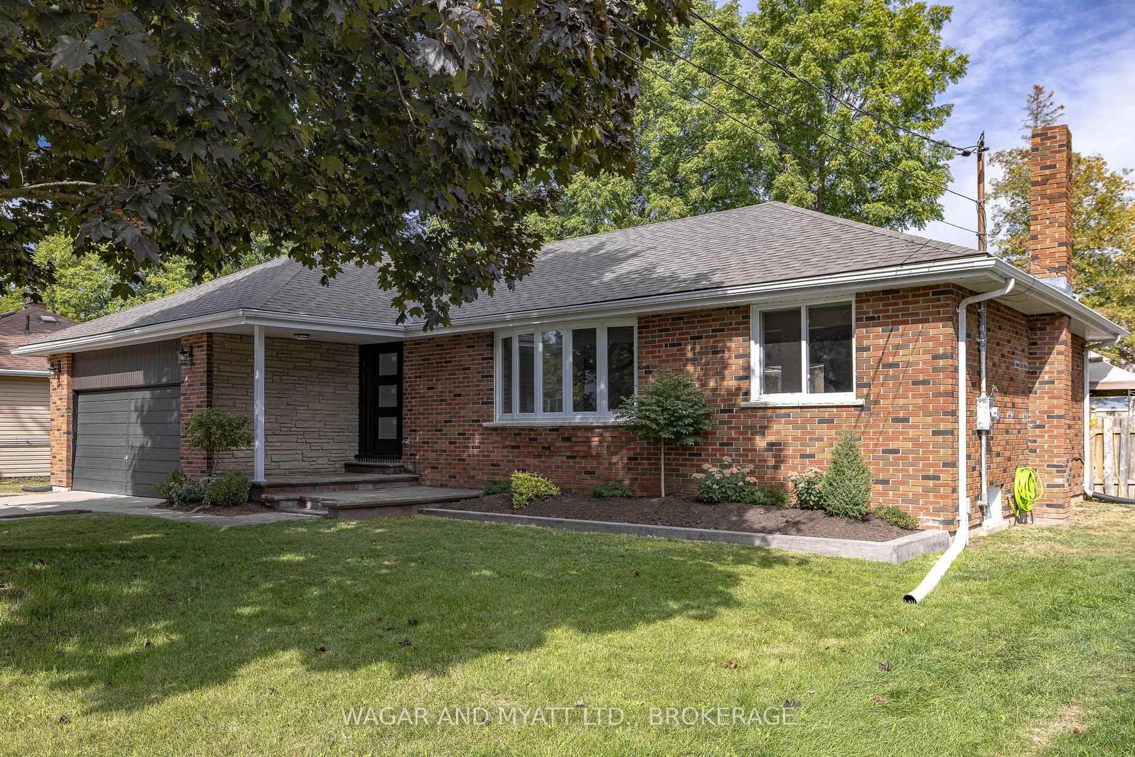 Home with brick exterior material, street for 166 GREEN St, Deseronto Ontario K0K 1X0
