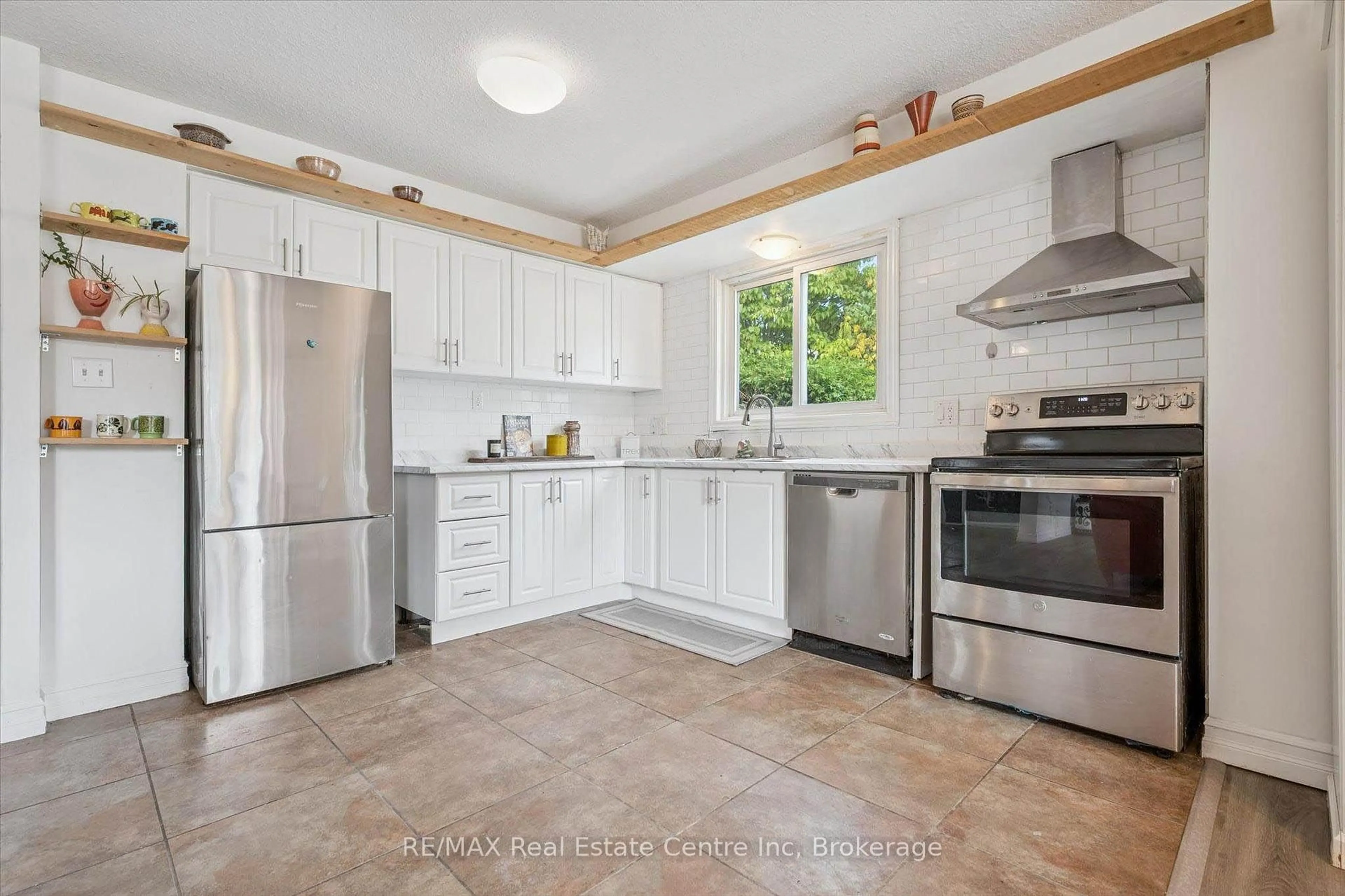 Standard kitchen, ceramic/tile floor for 15 AVRA Crt, Guelph Ontario N1H 7B2
