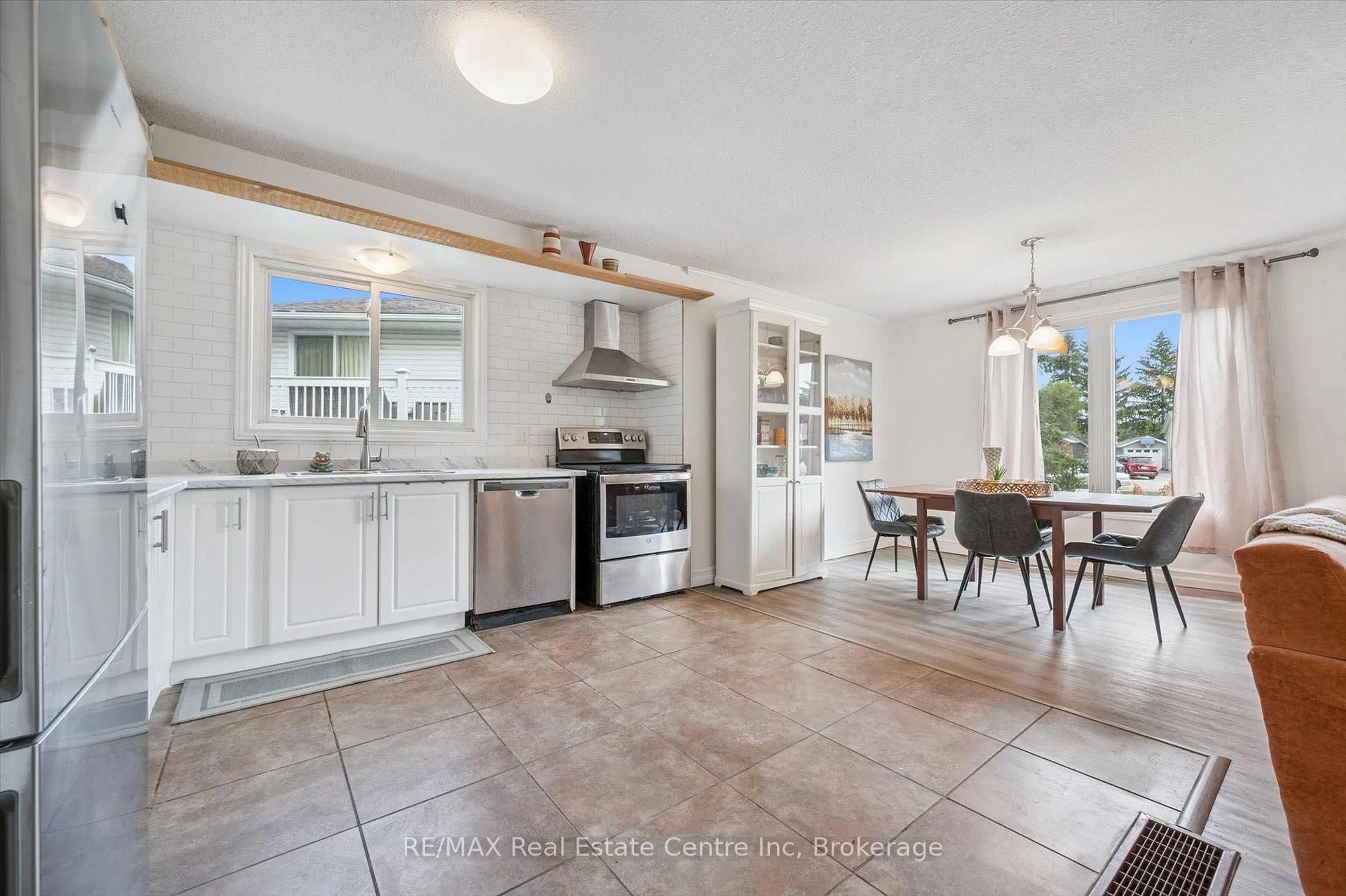 Open concept kitchen, ceramic/tile floor for 15 AVRA Crt, Guelph Ontario N1H 7B2