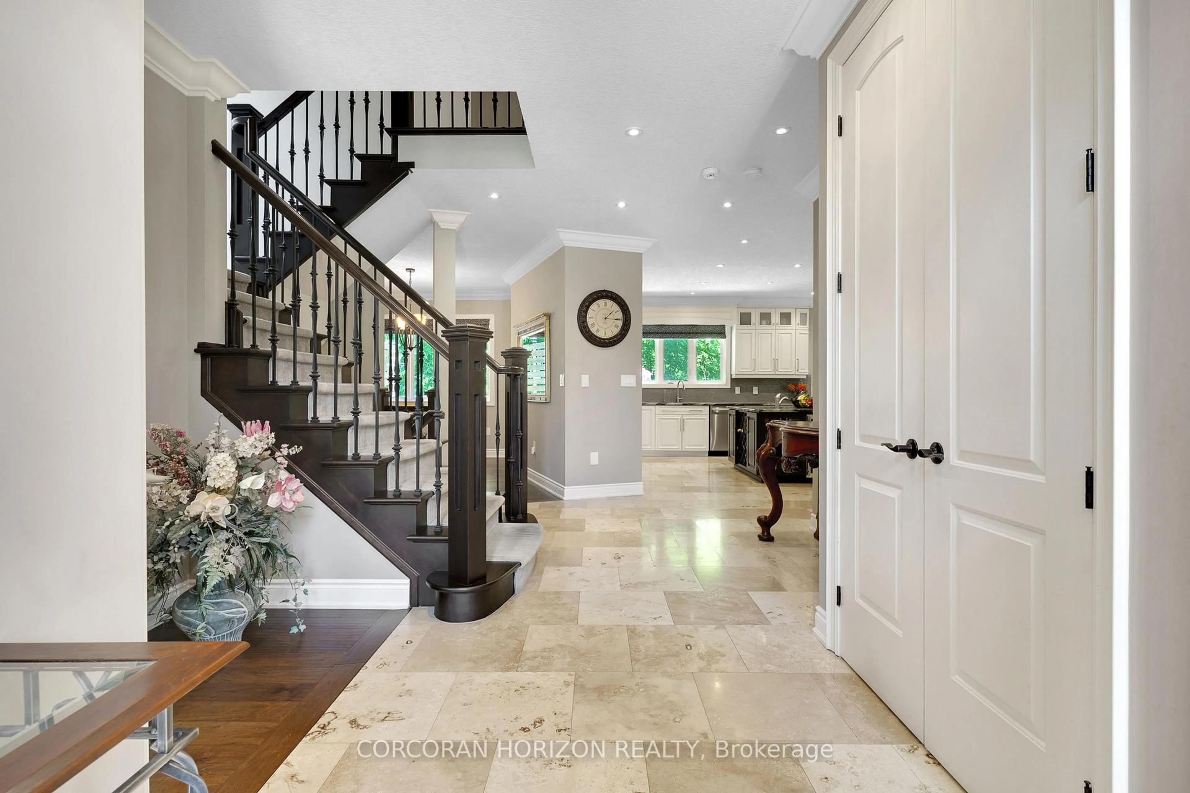 Indoor entryway for 258 Edgewater Cres #8, Kitchener Ontario N2A 4M2
