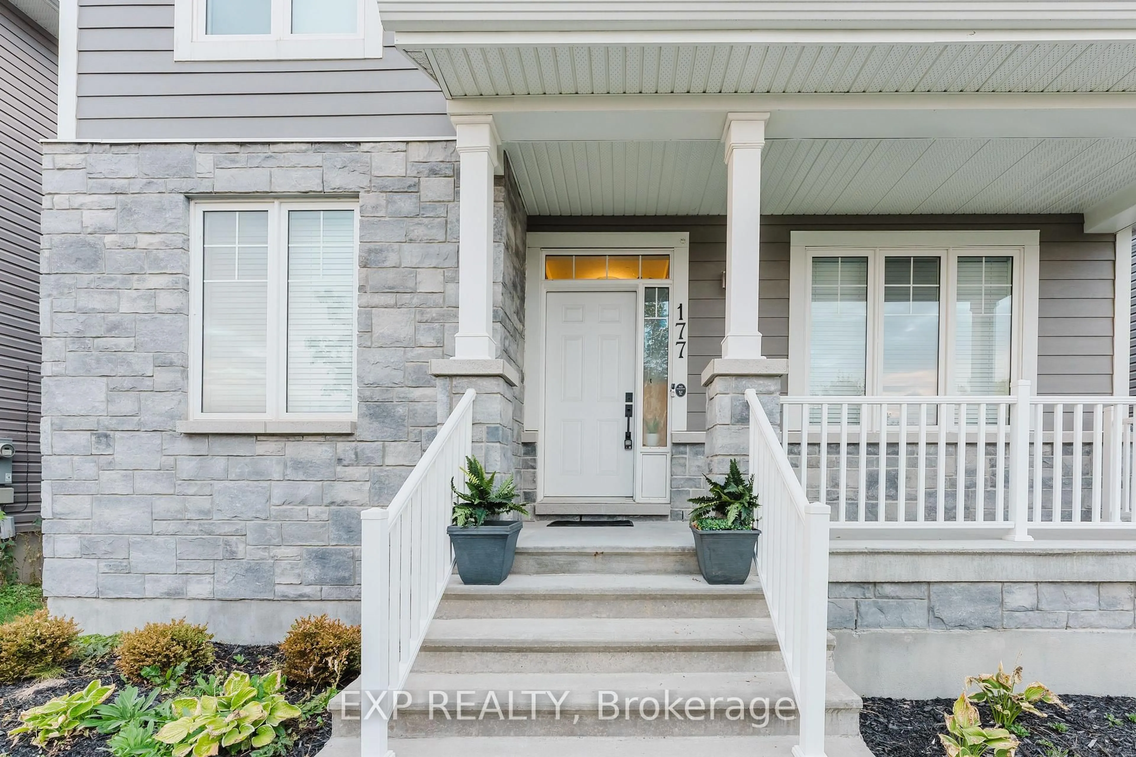 Indoor entryway for 177 Springbeauty Ave, Ottawa Ontario K2J 5T8
