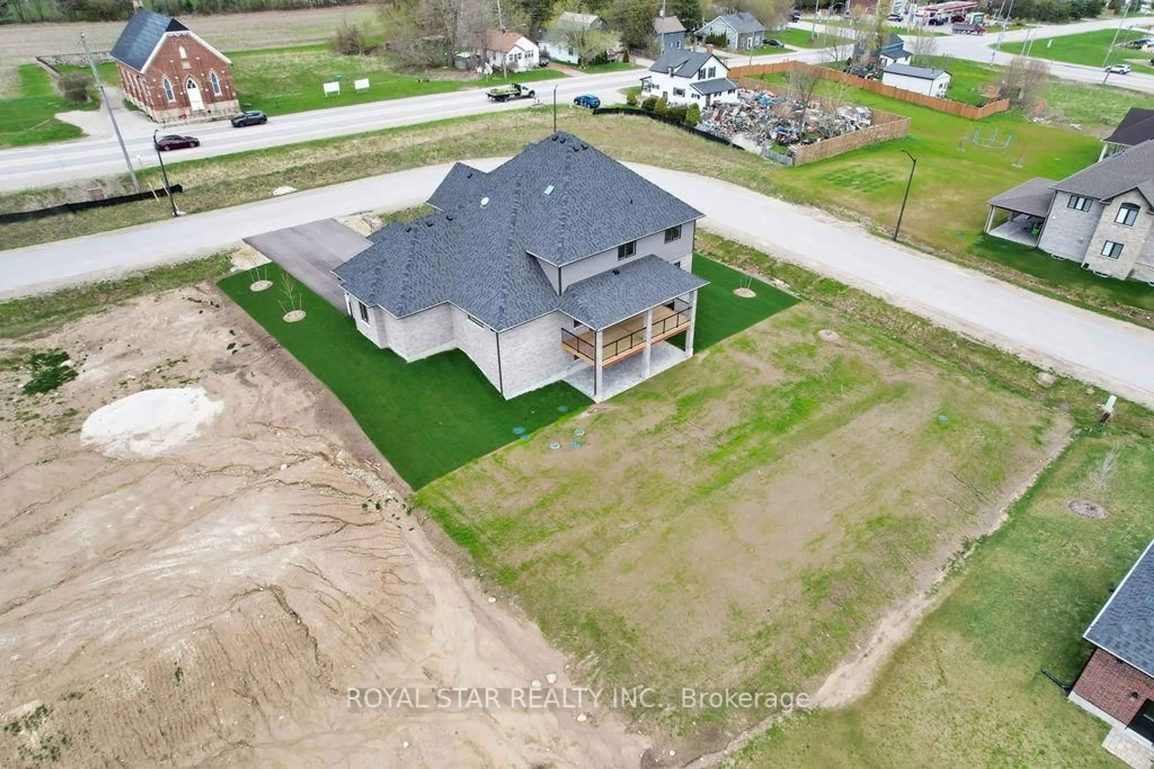 A pic from outside/outdoor area/front of a property/back of a property/a pic from drone, building for 38 Charles Currie Cres, Erin Ontario N1H 0B7