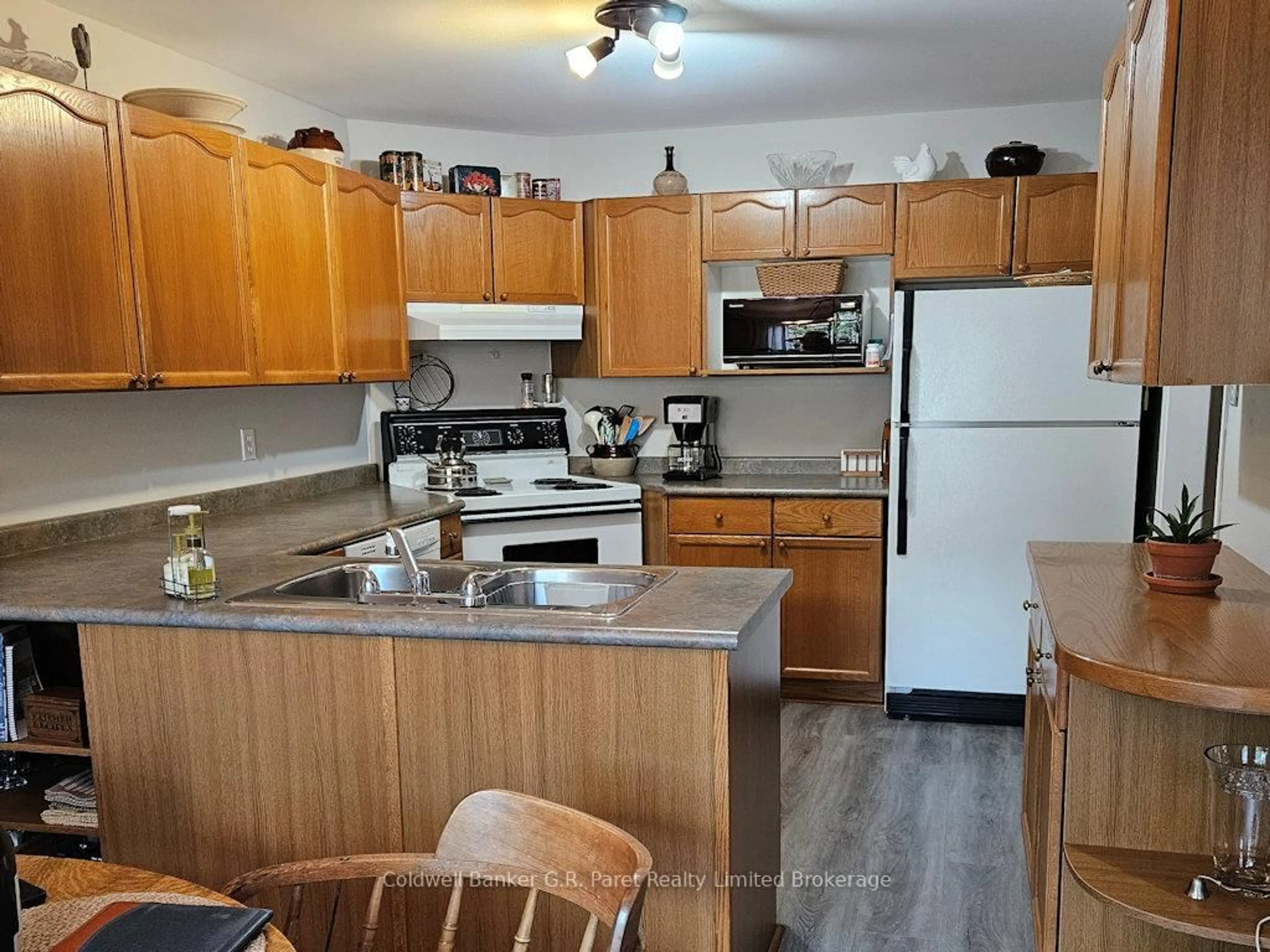 Standard kitchen, unknown for 622 Wharncliffe Rd. South Rd #6, London South Ontario N6J 2N4