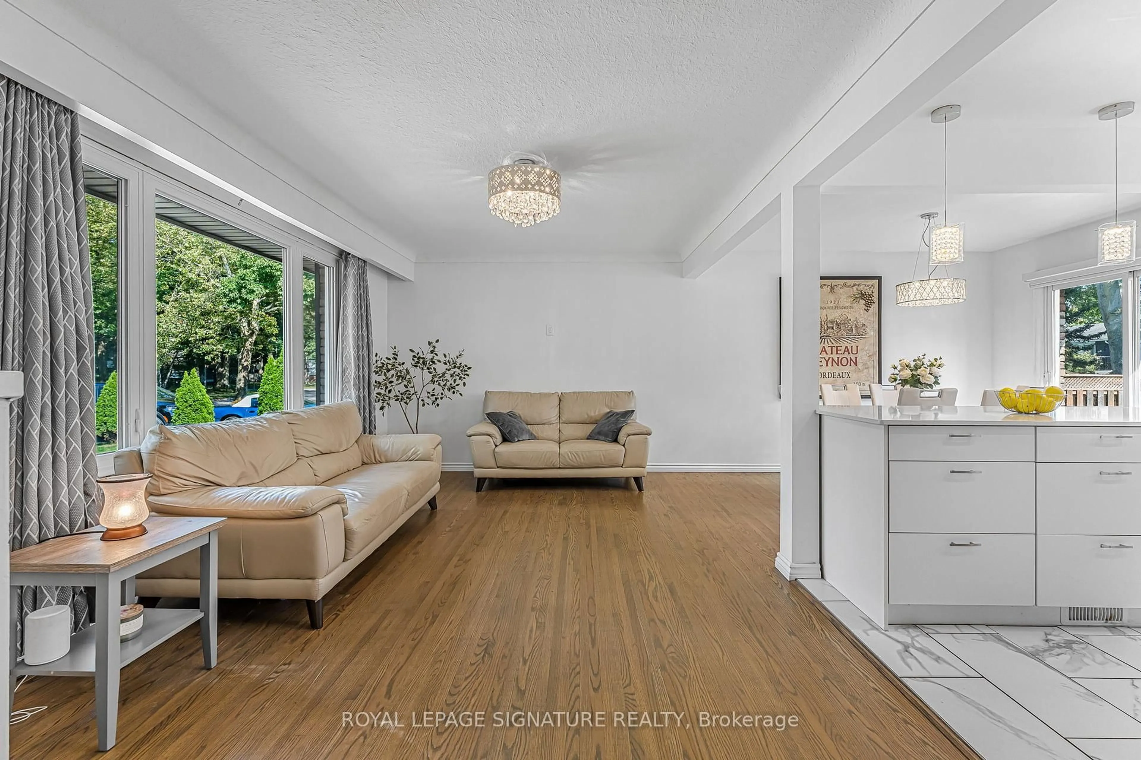 Living room with furniture, unknown for 7210 Woodington Rd, Niagara Falls Ontario L2J 2C3