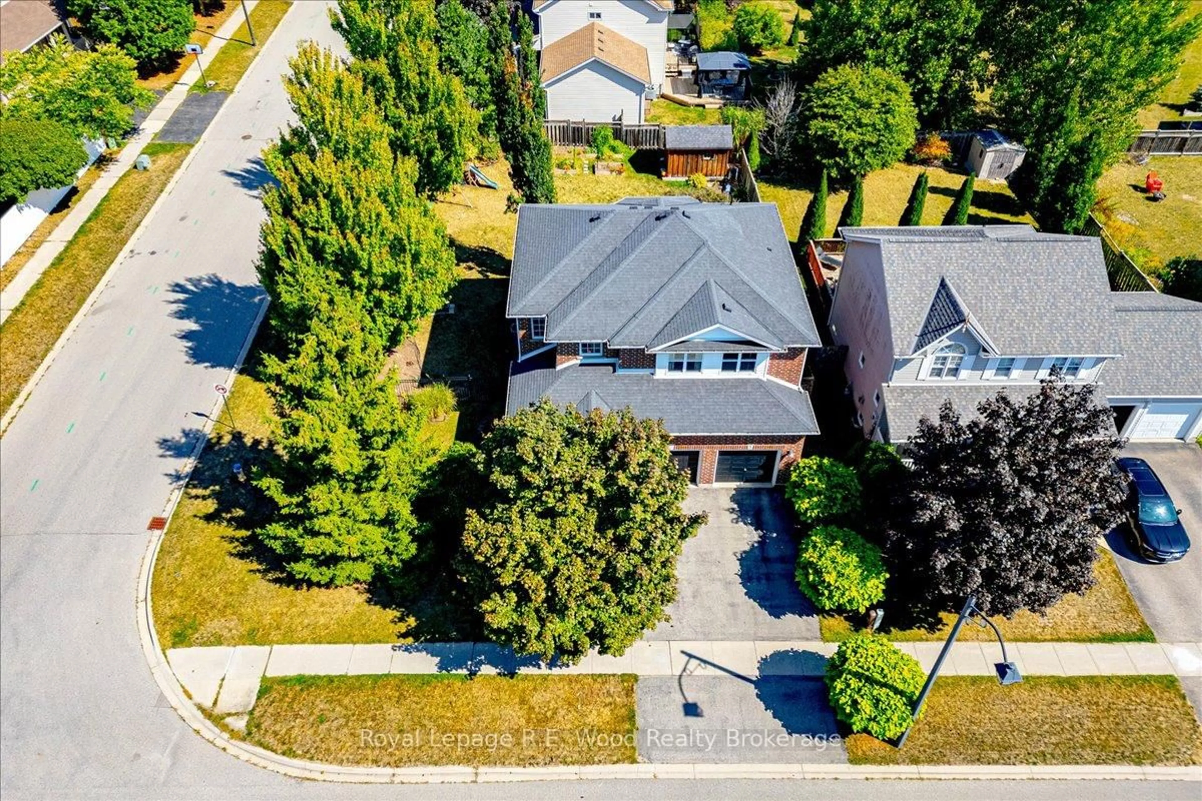 A pic from outside/outdoor area/front of a property/back of a property/a pic from drone, street for 6 Owen St, Ingersoll Ontario N5C 4H3