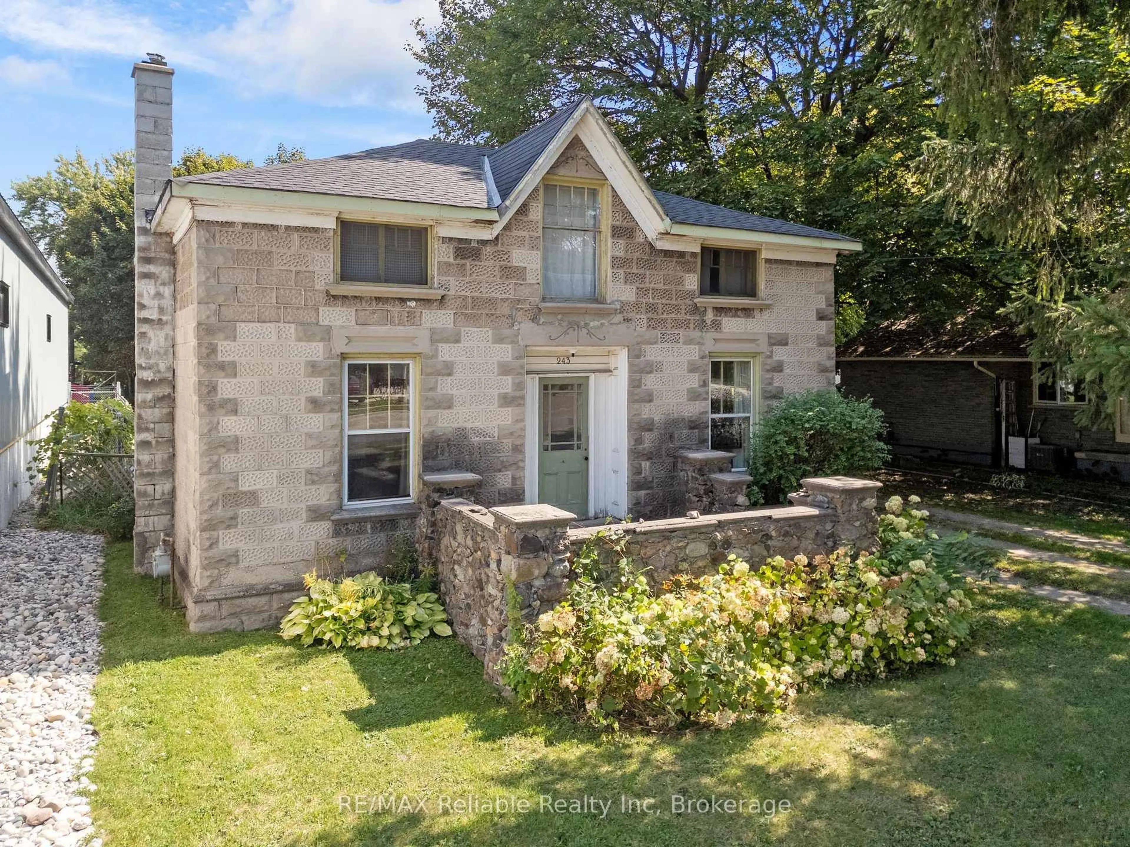 A pic from outside/outdoor area/front of a property/back of a property/a pic from drone, street for 243 Albert St, Central Huron Ontario N0M 1L0