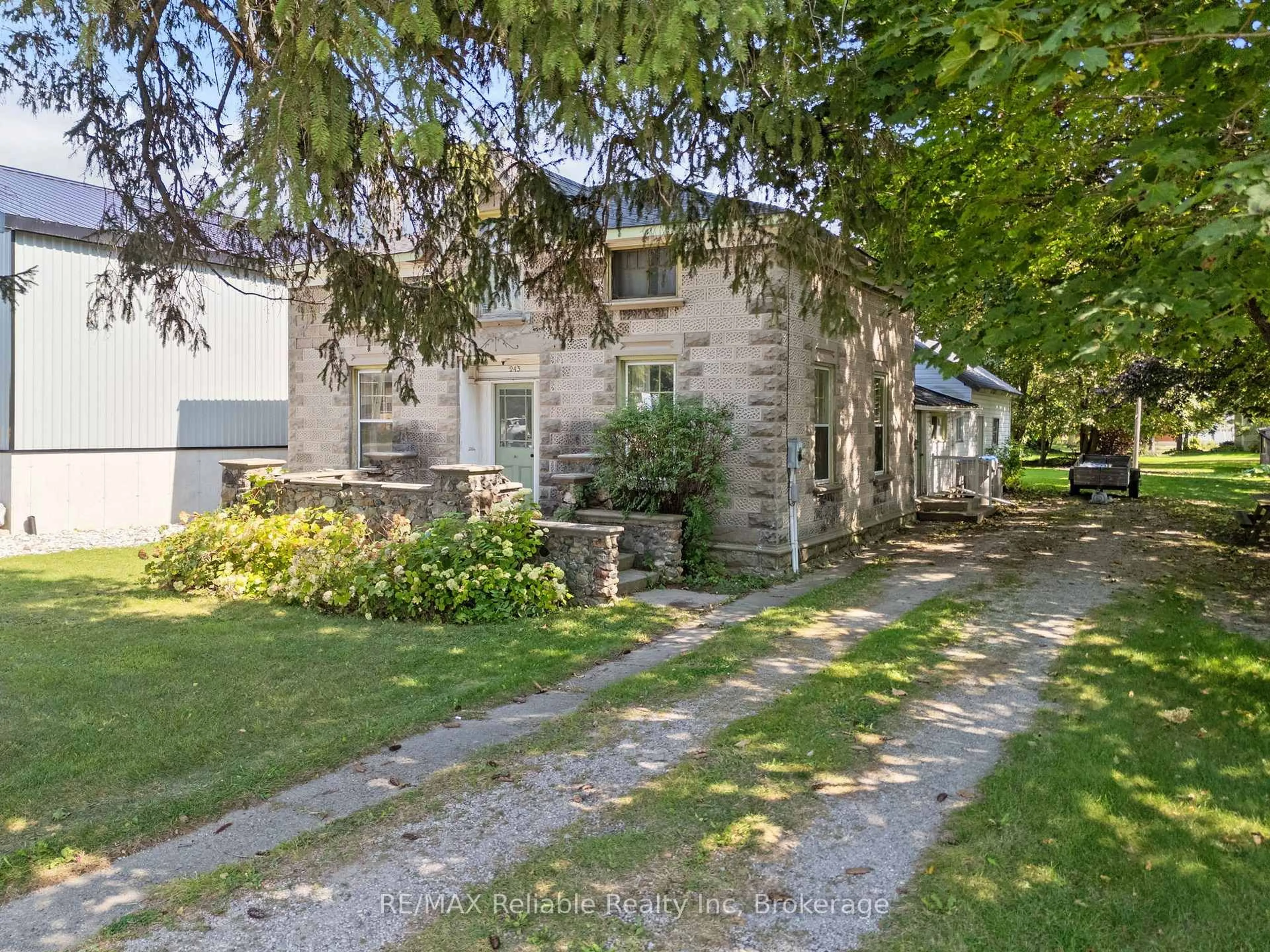 A pic from outside/outdoor area/front of a property/back of a property/a pic from drone, street for 243 Albert St, Central Huron Ontario N0M 1L0