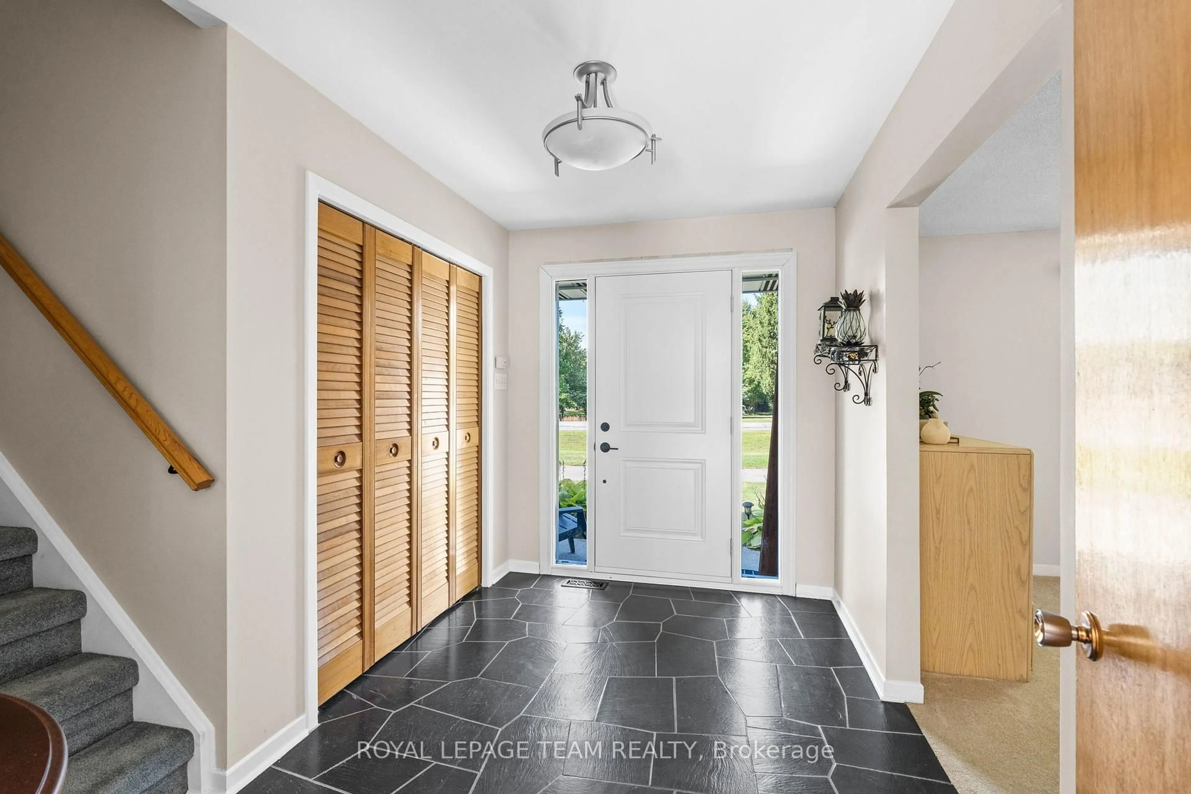 Indoor entryway for 1640 Century Rd, Kars Ontario K0A 2E0
