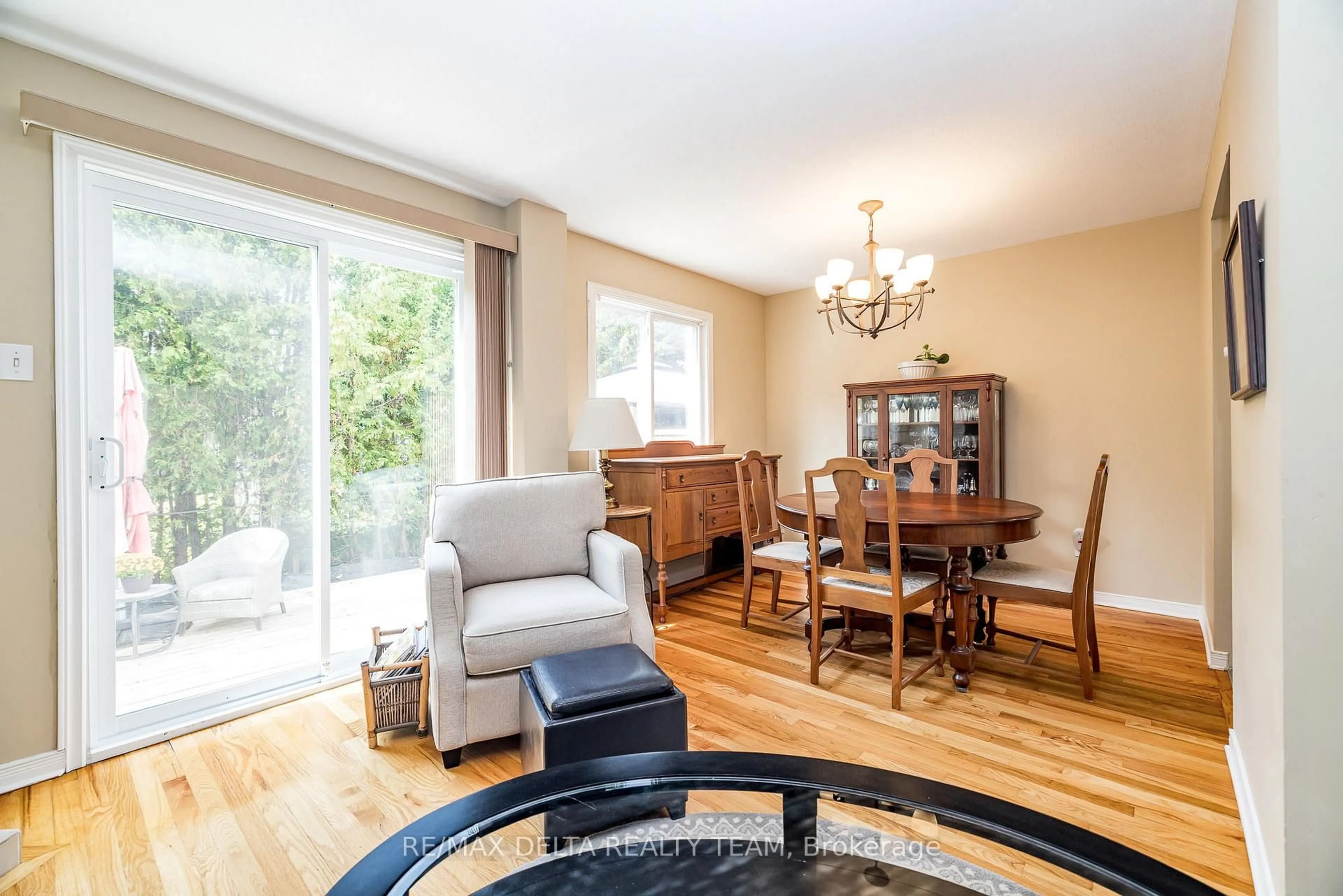 Dining room, wood/laminate floor for 334 Omer-Lacasse Ave, Ottawa Ontario K1E 2X8