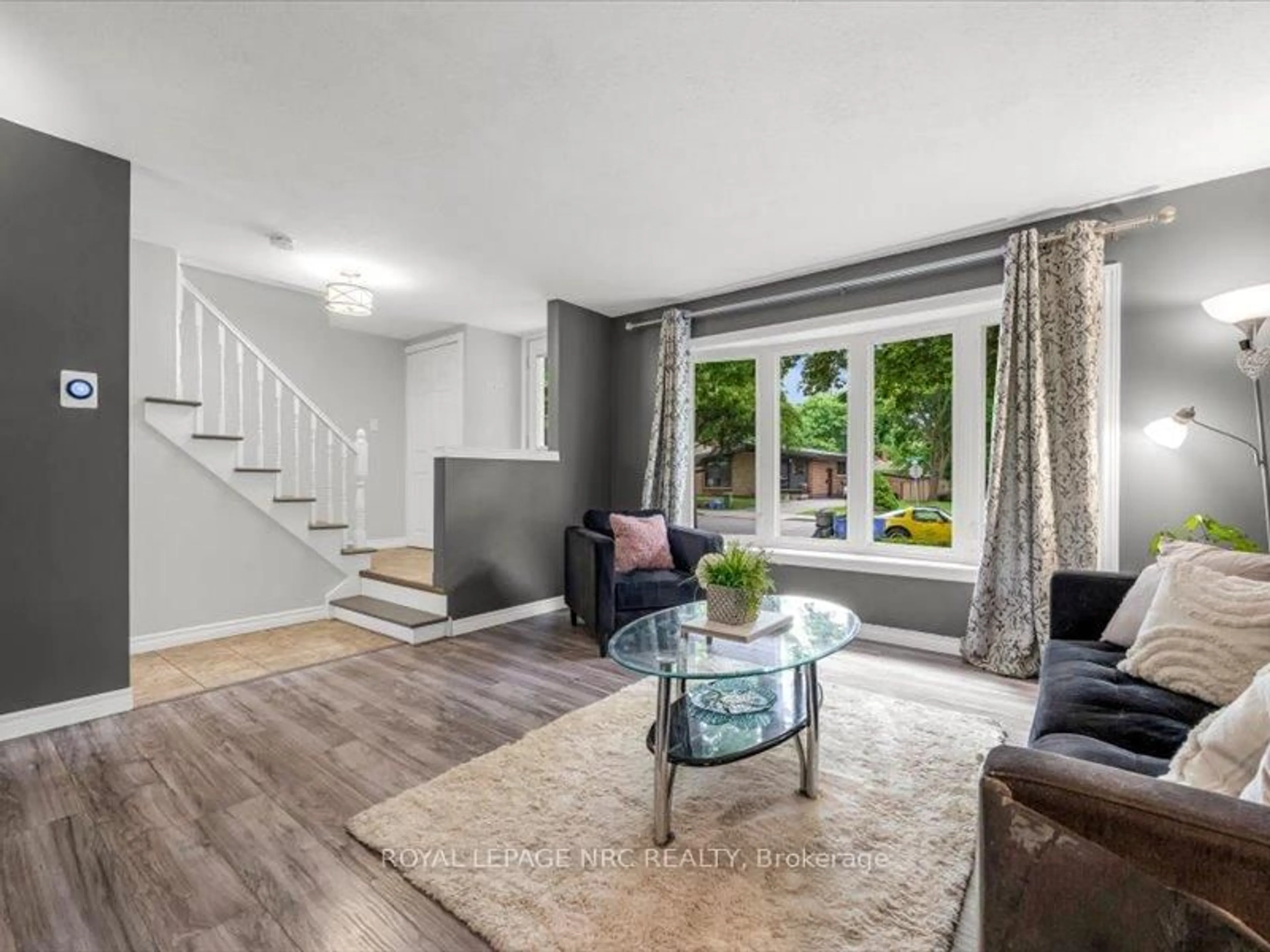 Living room with furniture, unknown for 39 Meadowlark St, Hamilton Ontario L9A 2K4