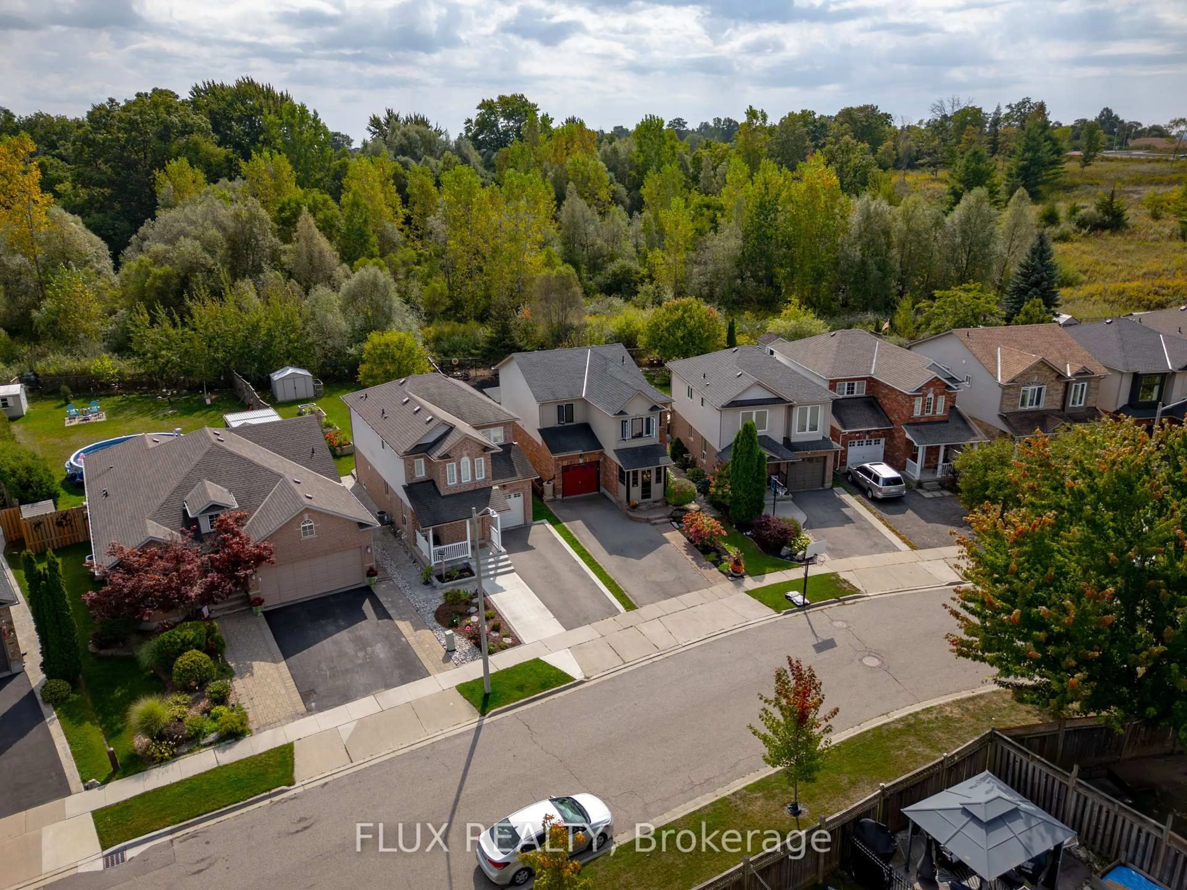 A pic from outside/outdoor area/front of a property/back of a property/a pic from drone, street for 67 Bailey Dr, Cambridge Ontario N1P 1G6