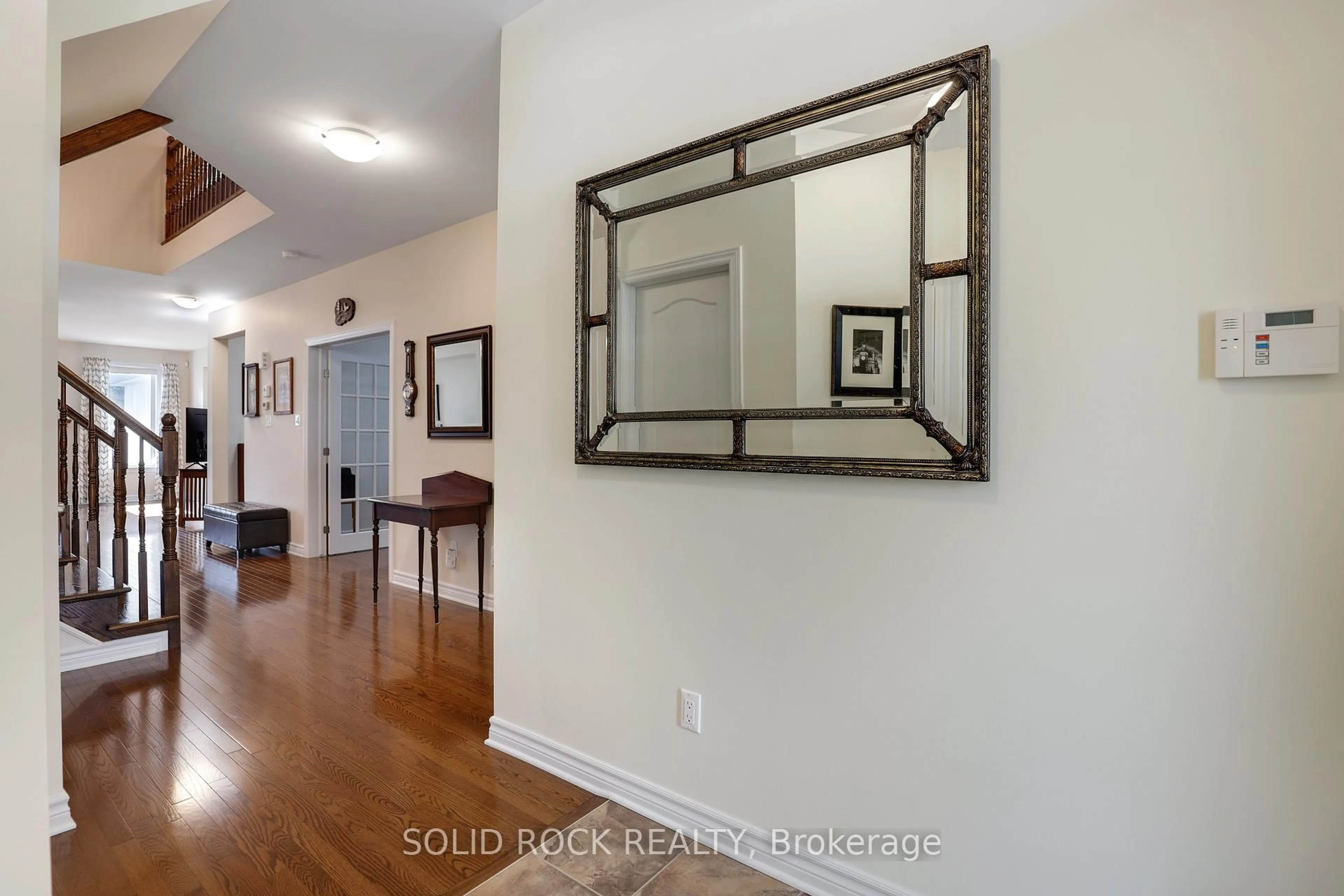 Indoor entryway for 706 Wrangler Circ, Stittsville Ontario K2S 0R2