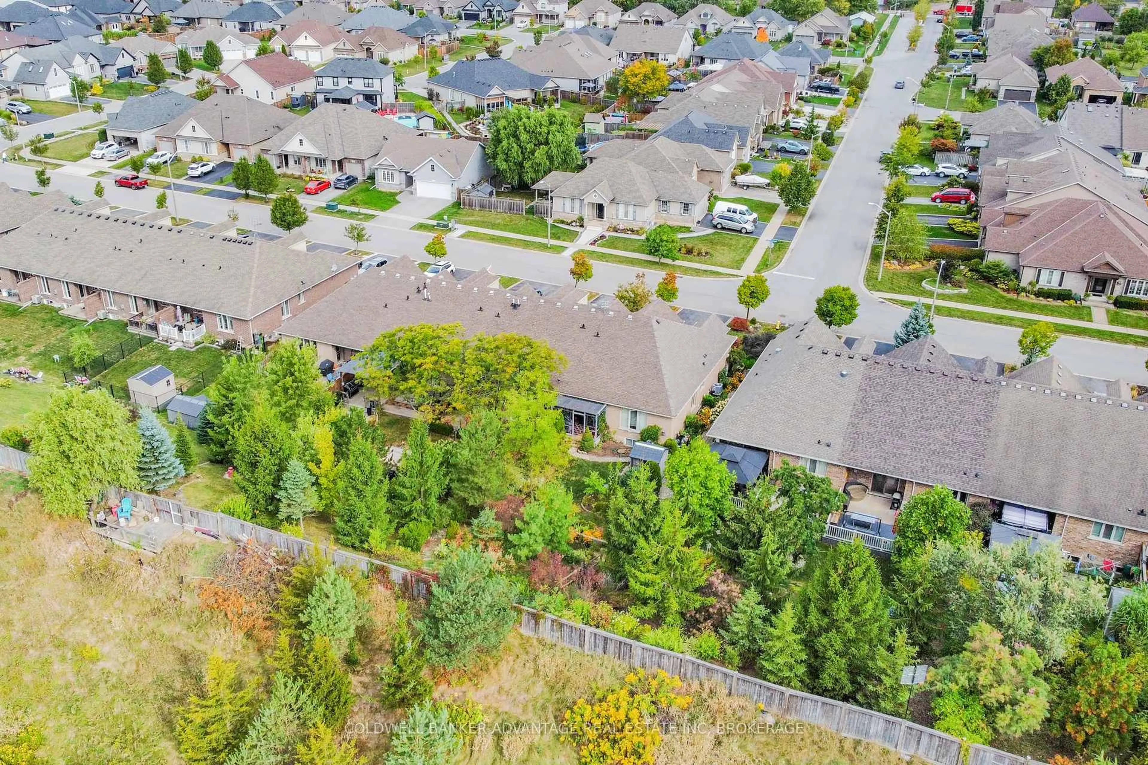 A pic from outside/outdoor area/front of a property/back of a property/a pic from drone, street for 3935 Lower Coach Rd, Fort Erie Ontario L0S 1S0