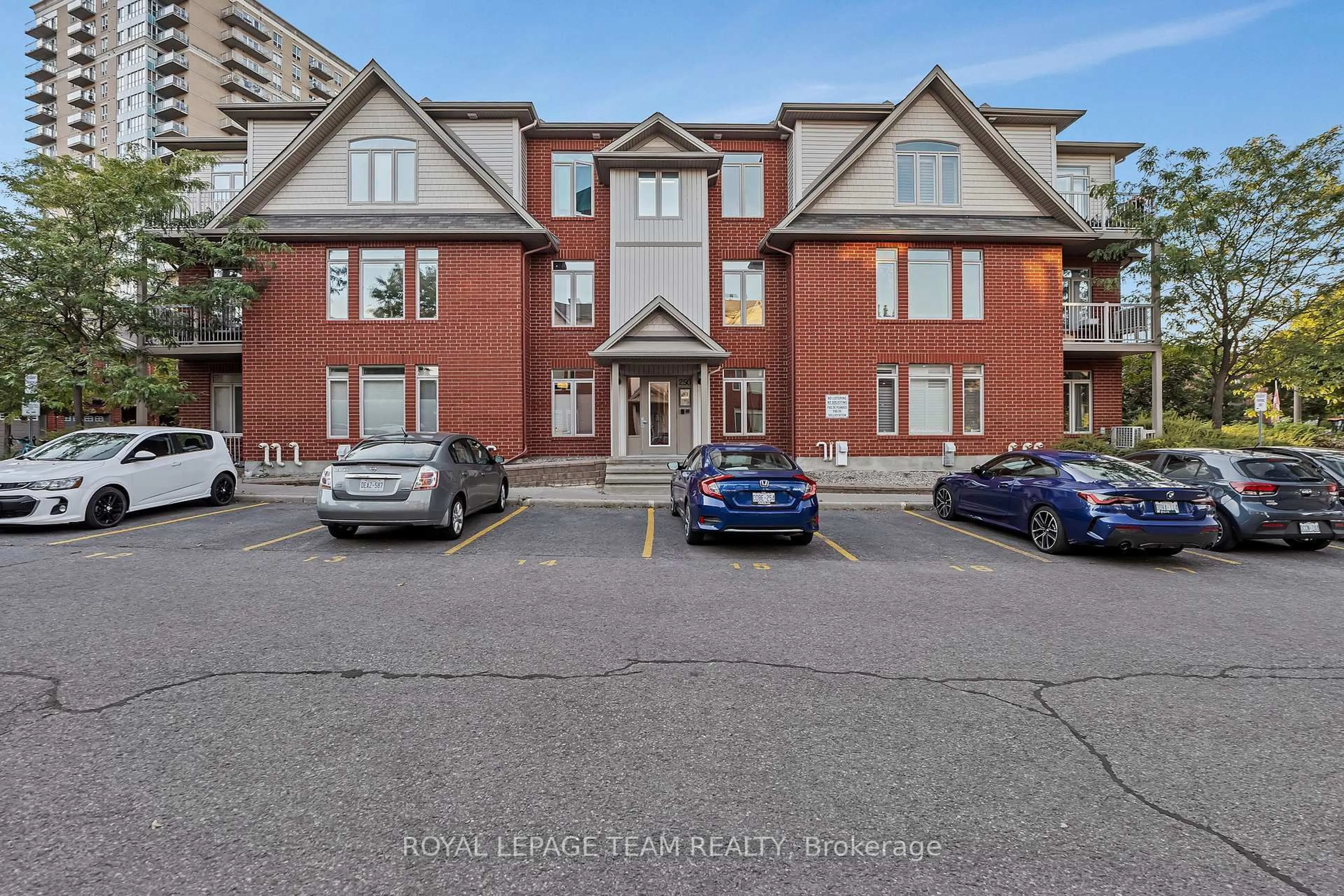A pic from outside/outdoor area/front of a property/back of a property/a pic from drone, unknown for 250 Meilleur Private #B, Ottawa Ontario K1L 0A3