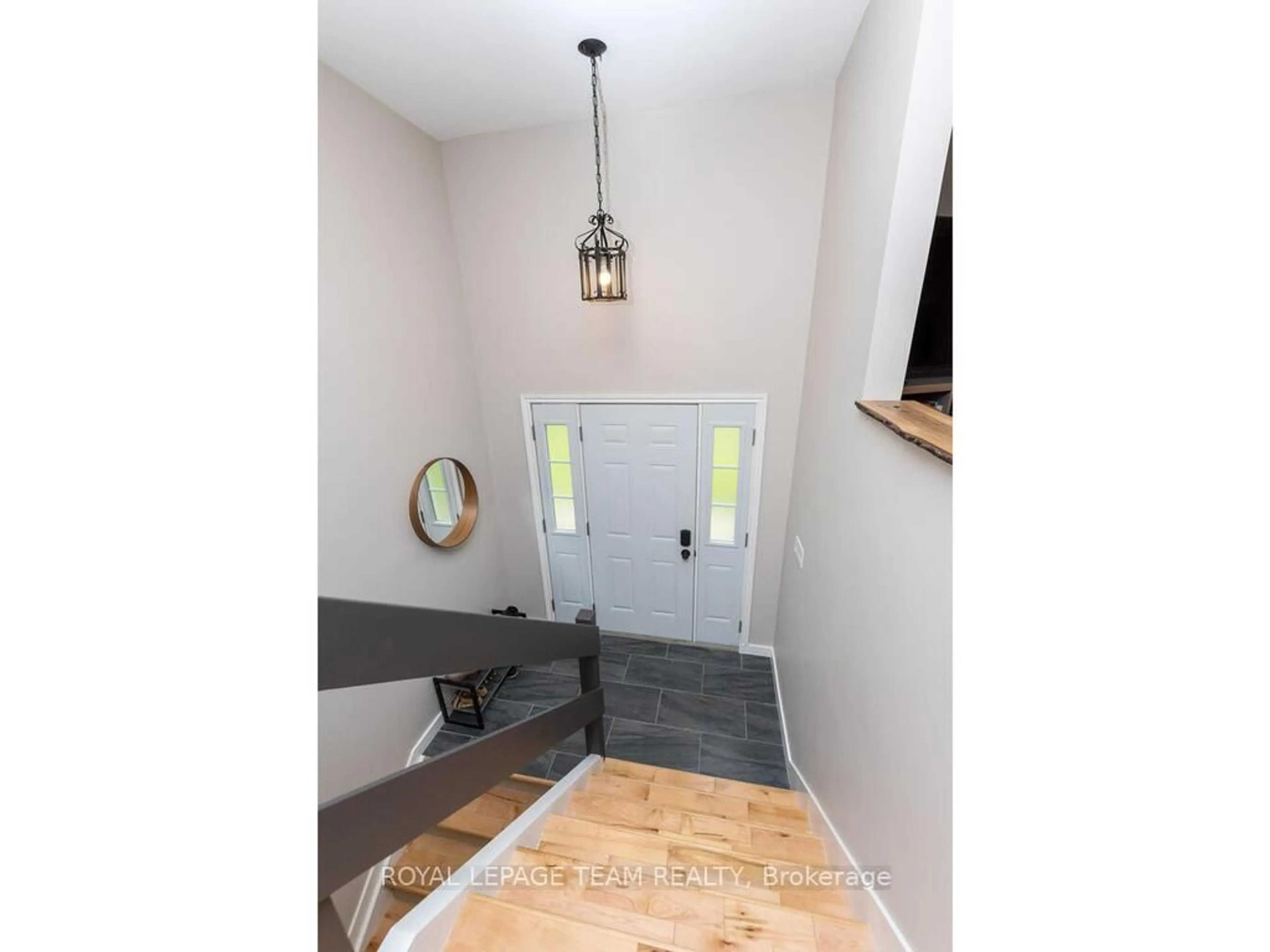 Indoor entryway for 6677 ROGER STEVENS Dr, Smiths Falls Ontario K7A 4S6