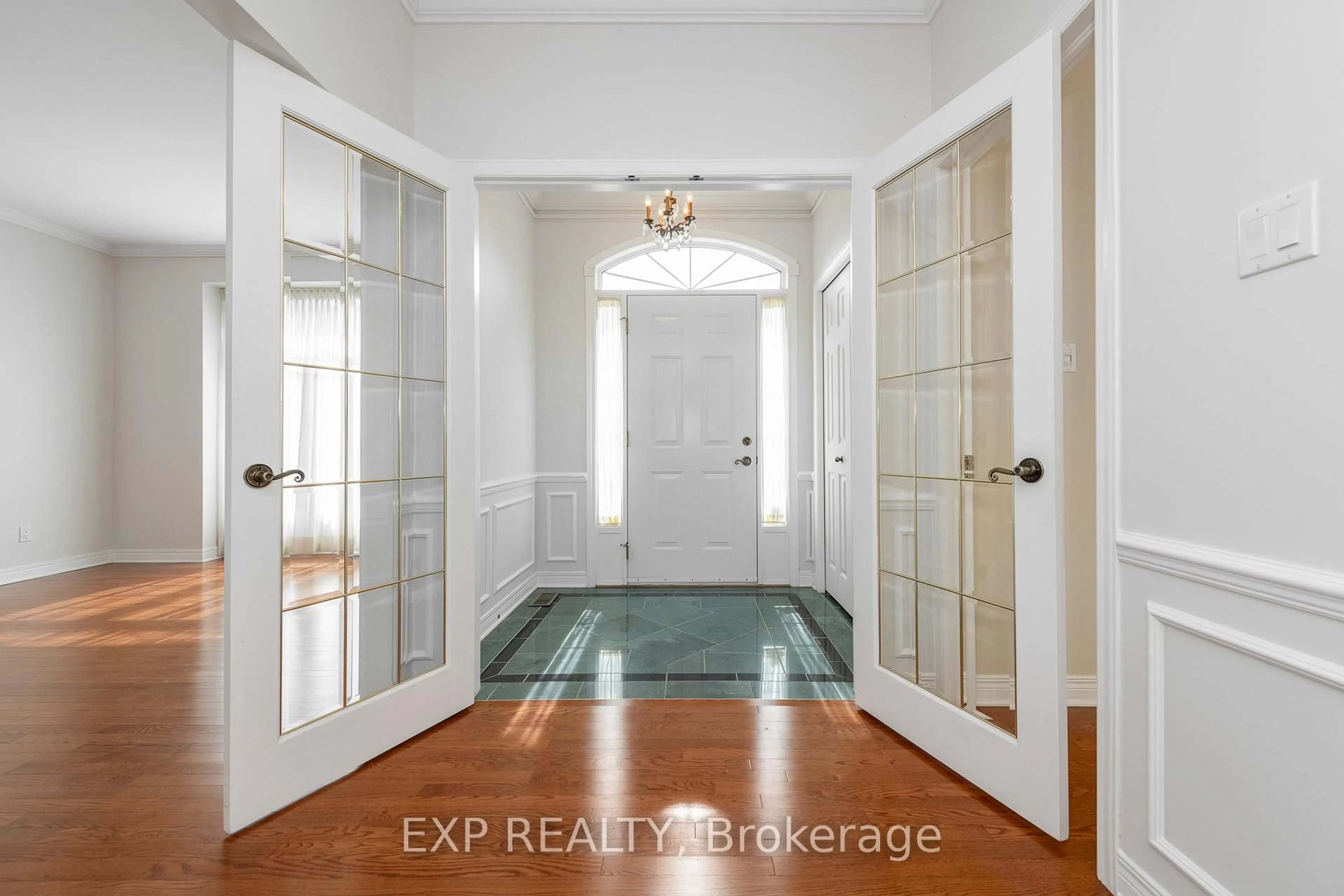 Indoor entryway for 243 Marilyn Ave, Ottawa Ontario K1V 7E4