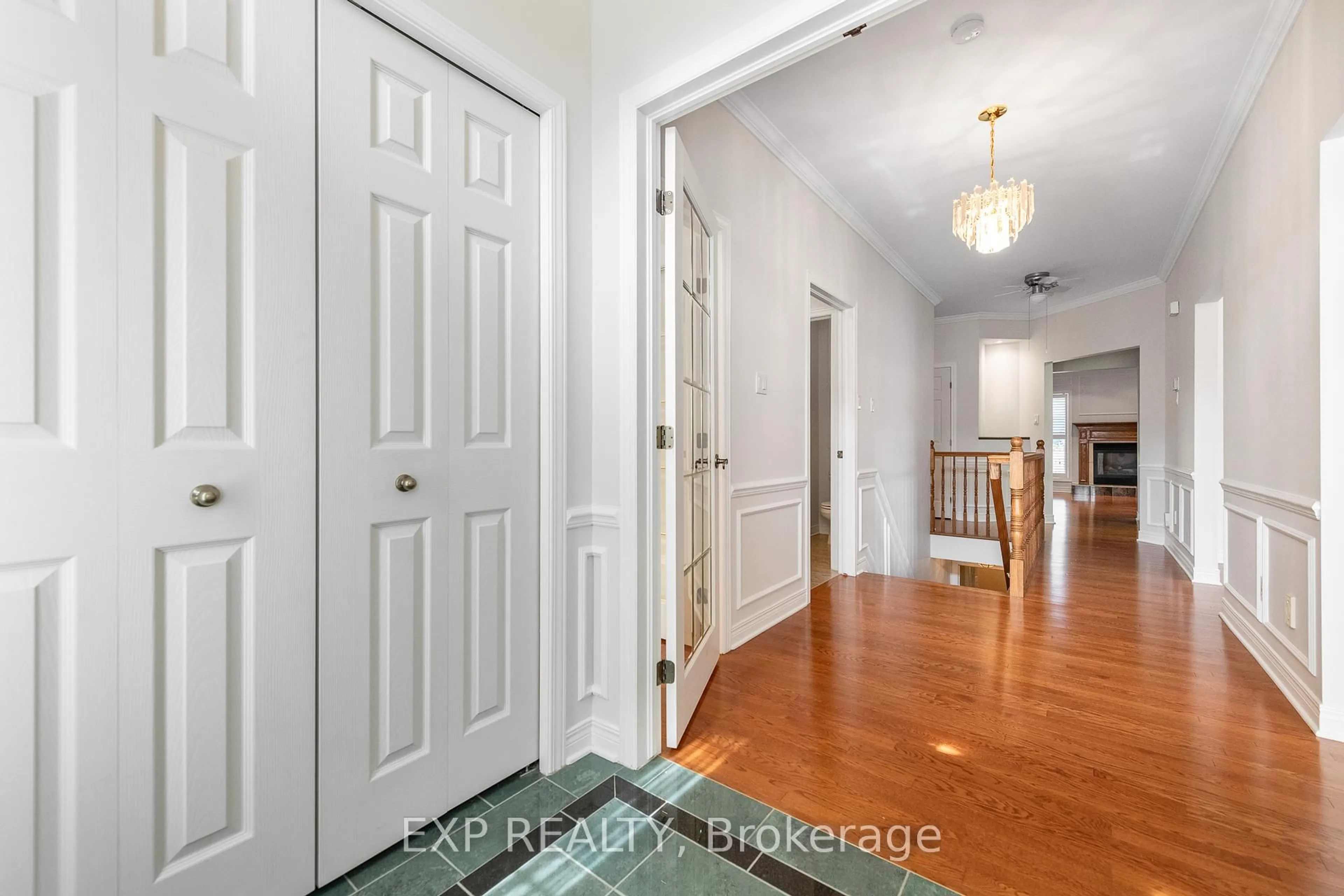 Indoor entryway for 243 Marilyn Ave, Ottawa Ontario K1V 7E4