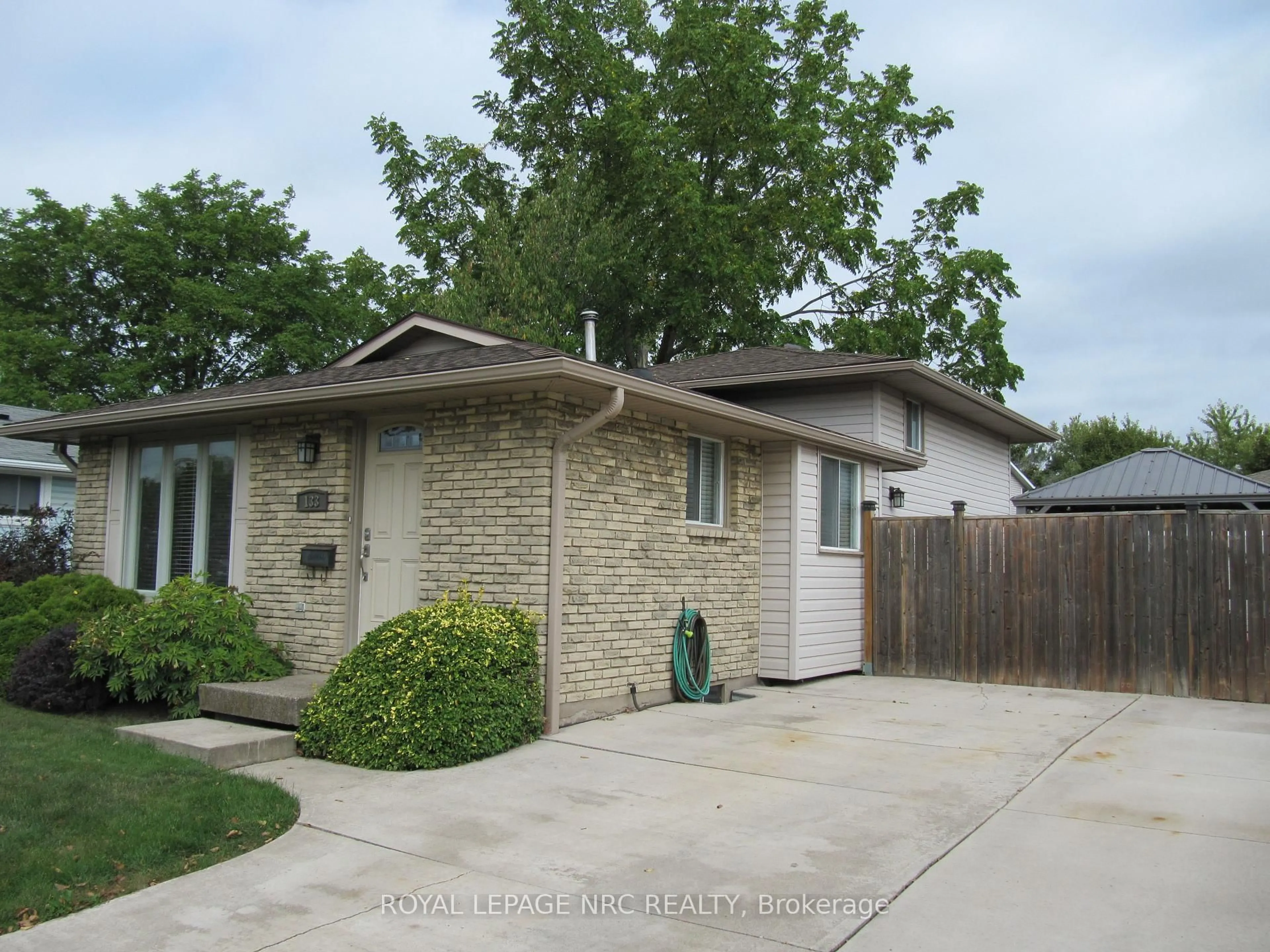 Home with brick exterior material, street for 133 Keefer Rd, Thorold Ontario L2V 4N1