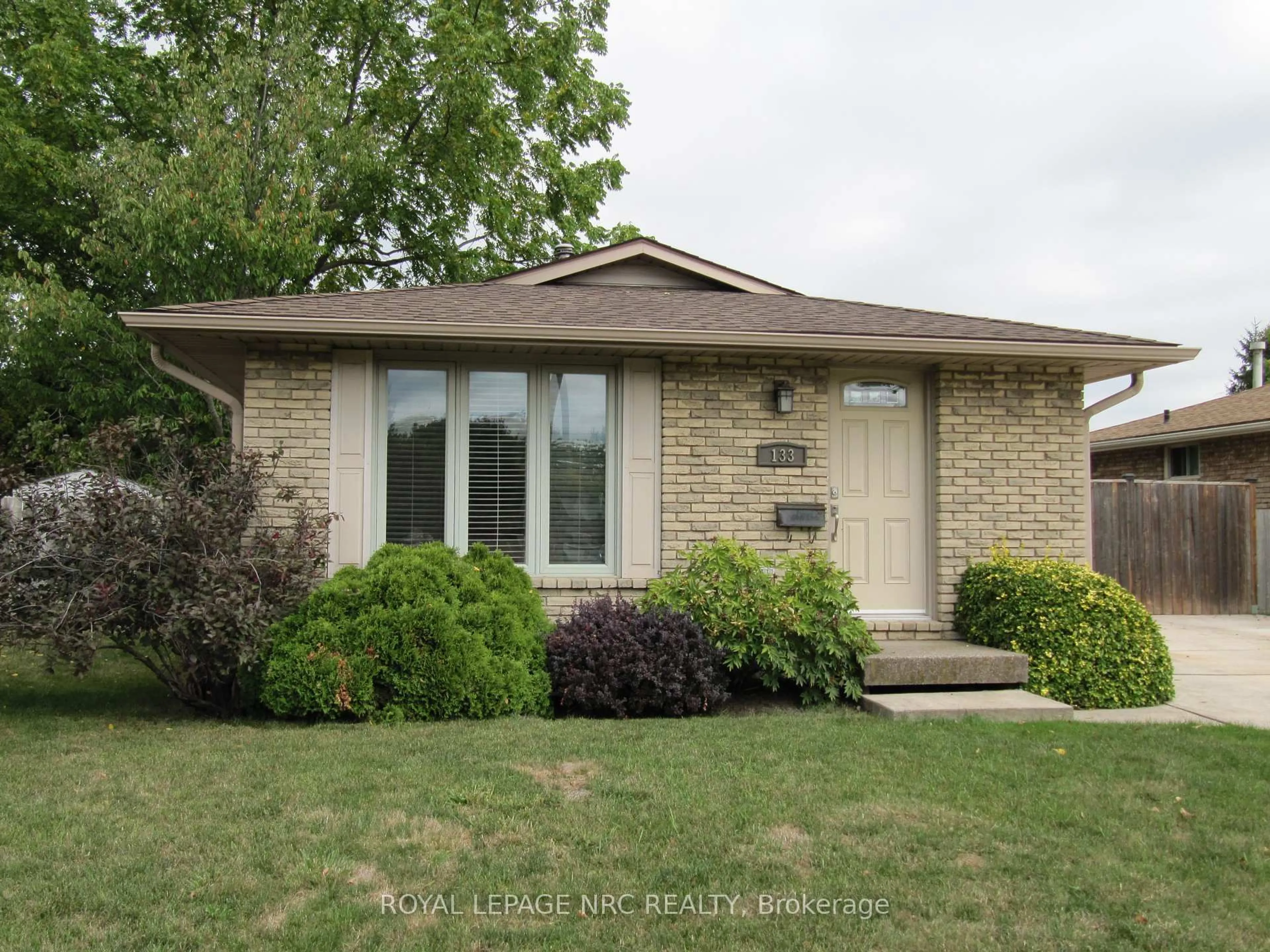 Home with brick exterior material, street for 133 Keefer Rd, Thorold Ontario L2V 4N1