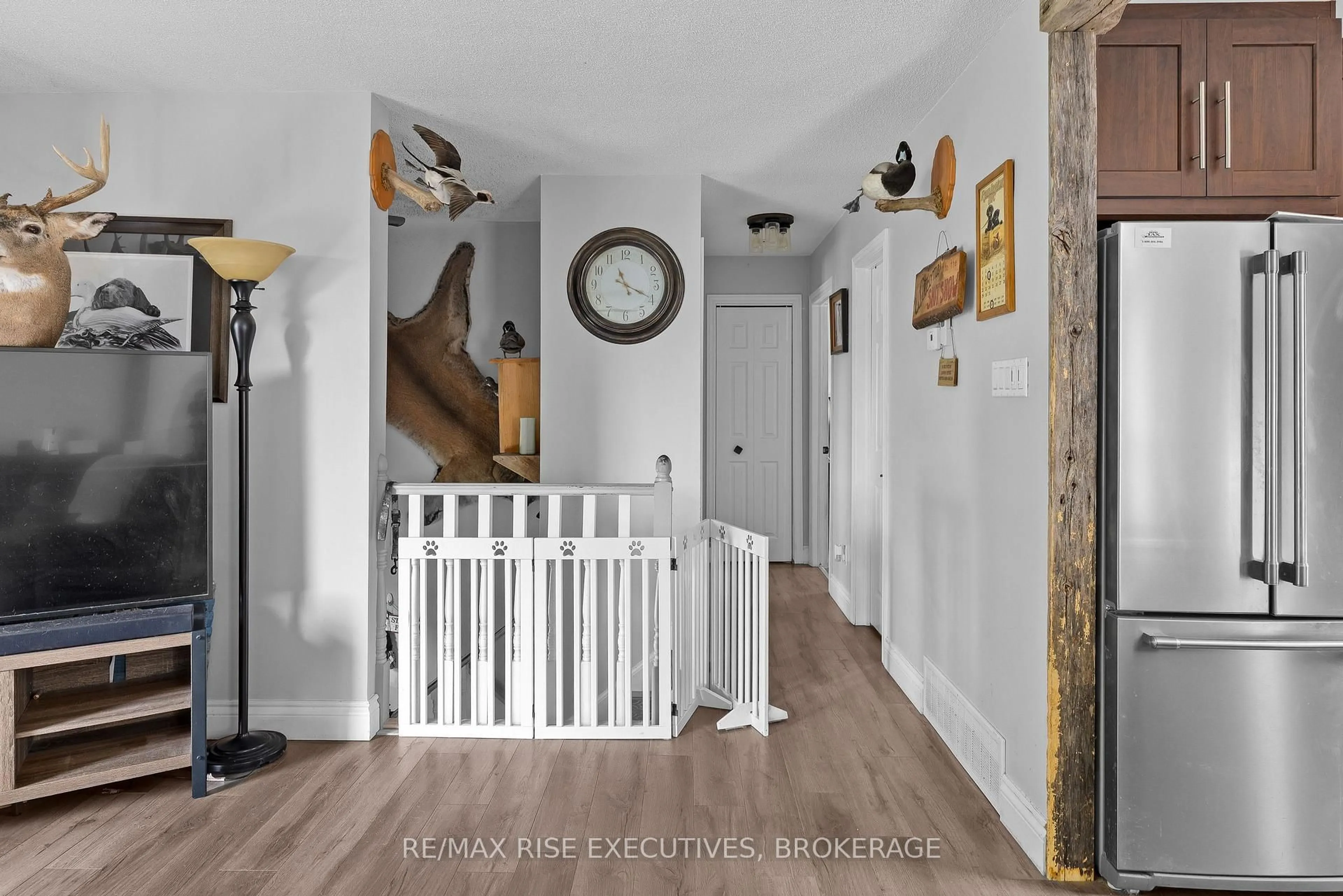 Indoor entryway for 9009 Perth Rd, Rideau Lakes Ontario K0G 1X0