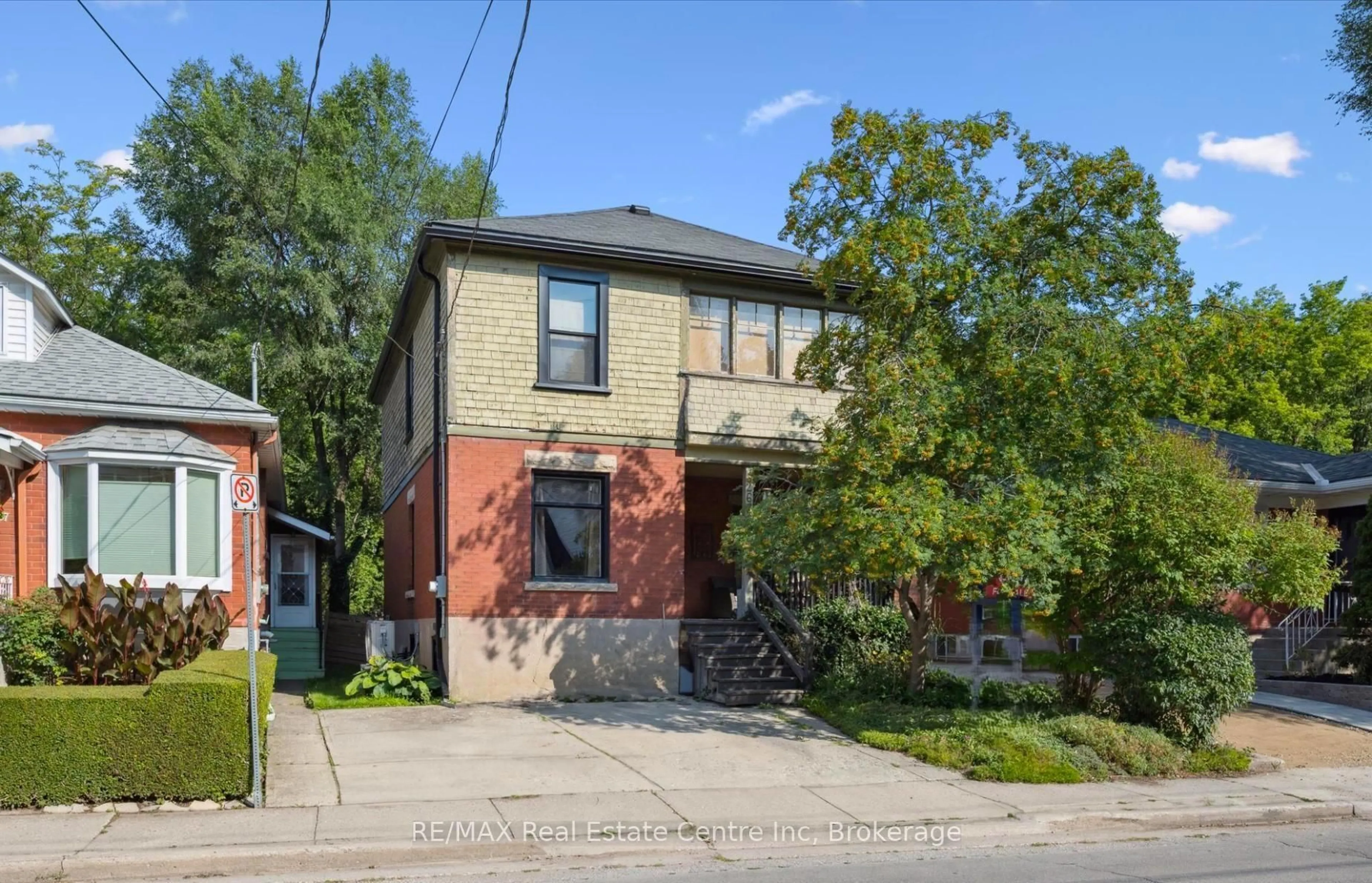 Home with brick exterior material, street for 265 London Rd, Guelph Ontario N1H 2C7