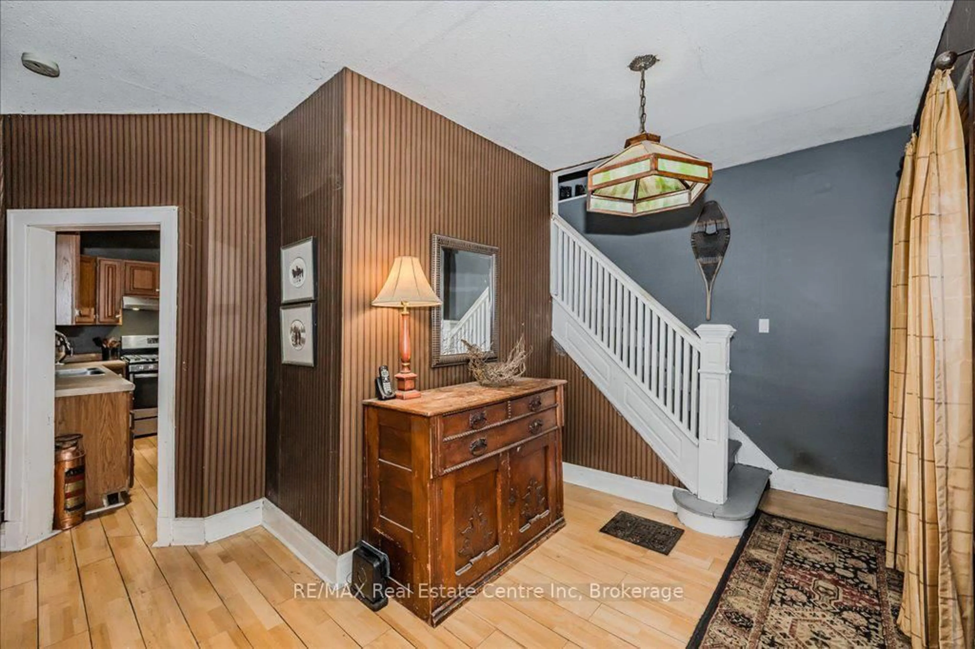 Indoor entryway for 265 London Rd, Guelph Ontario N1H 2C7