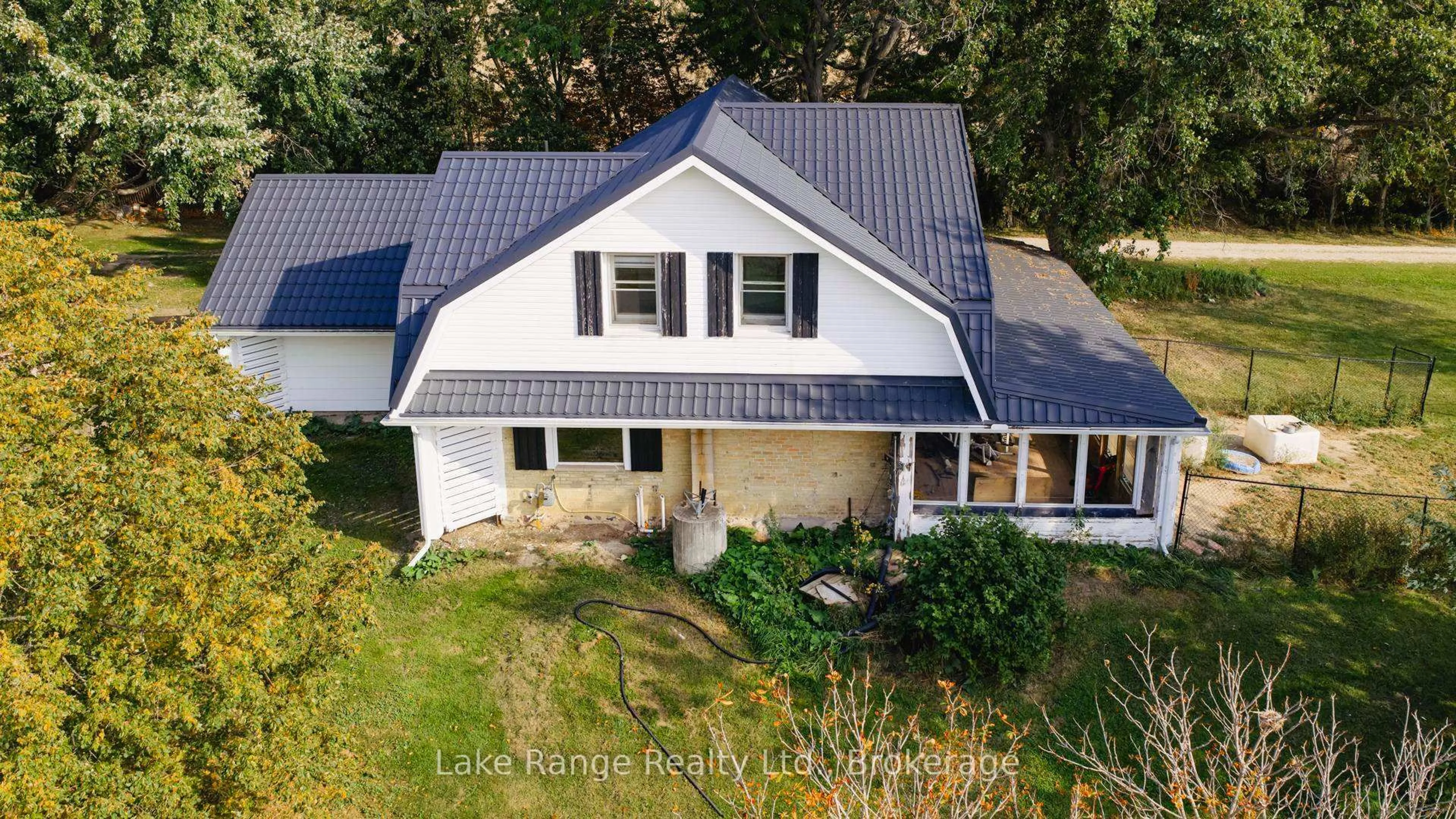 A pic from outside/outdoor area/front of a property/back of a property/a pic from drone, unknown for 2742 Concession 4 Concession, Huron-Kinloss Ontario N0G 2R0
