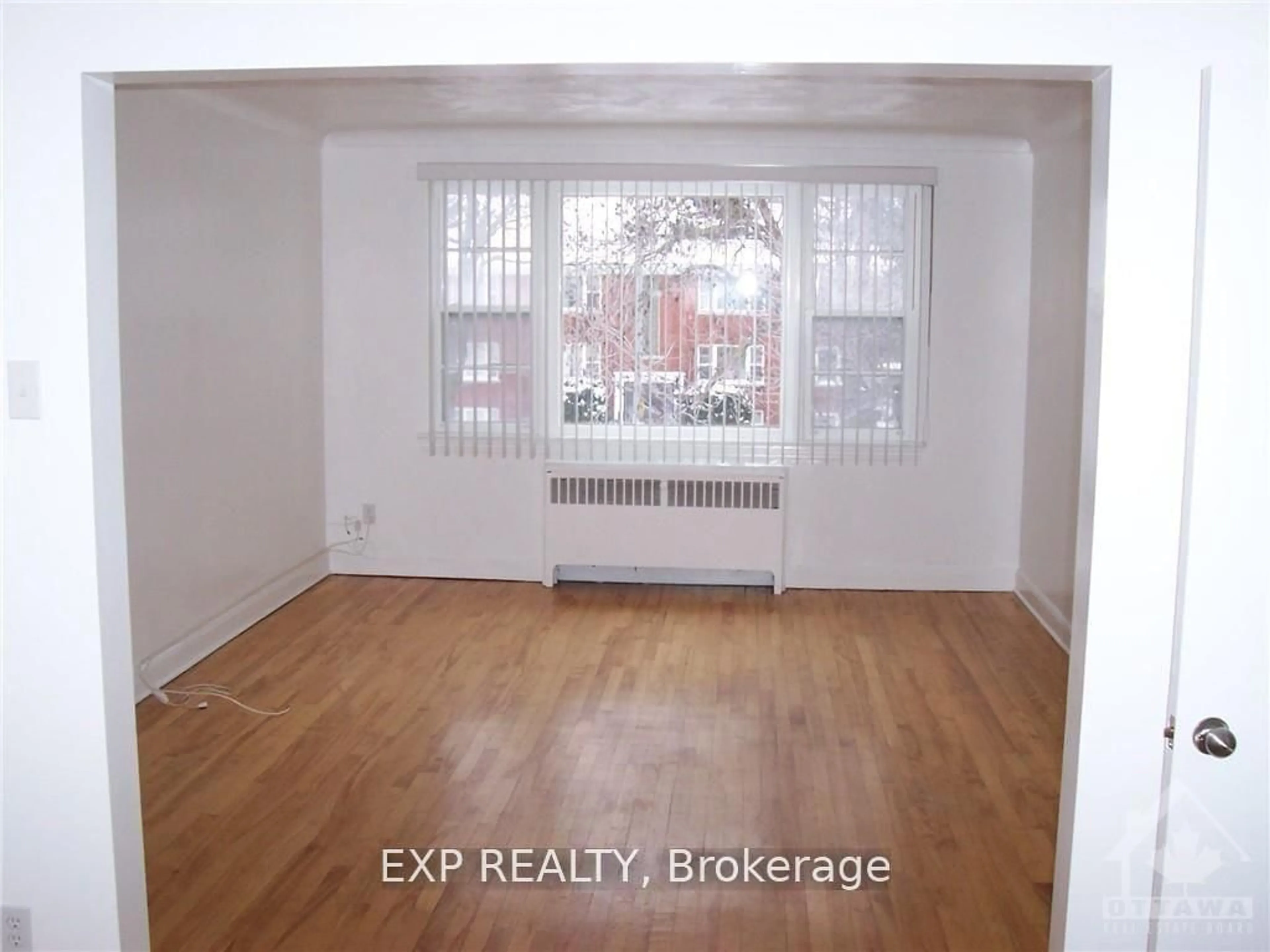 A pic of a room for 879 Kirkwood Ave, Ottawa Ontario K1Z 5Y3