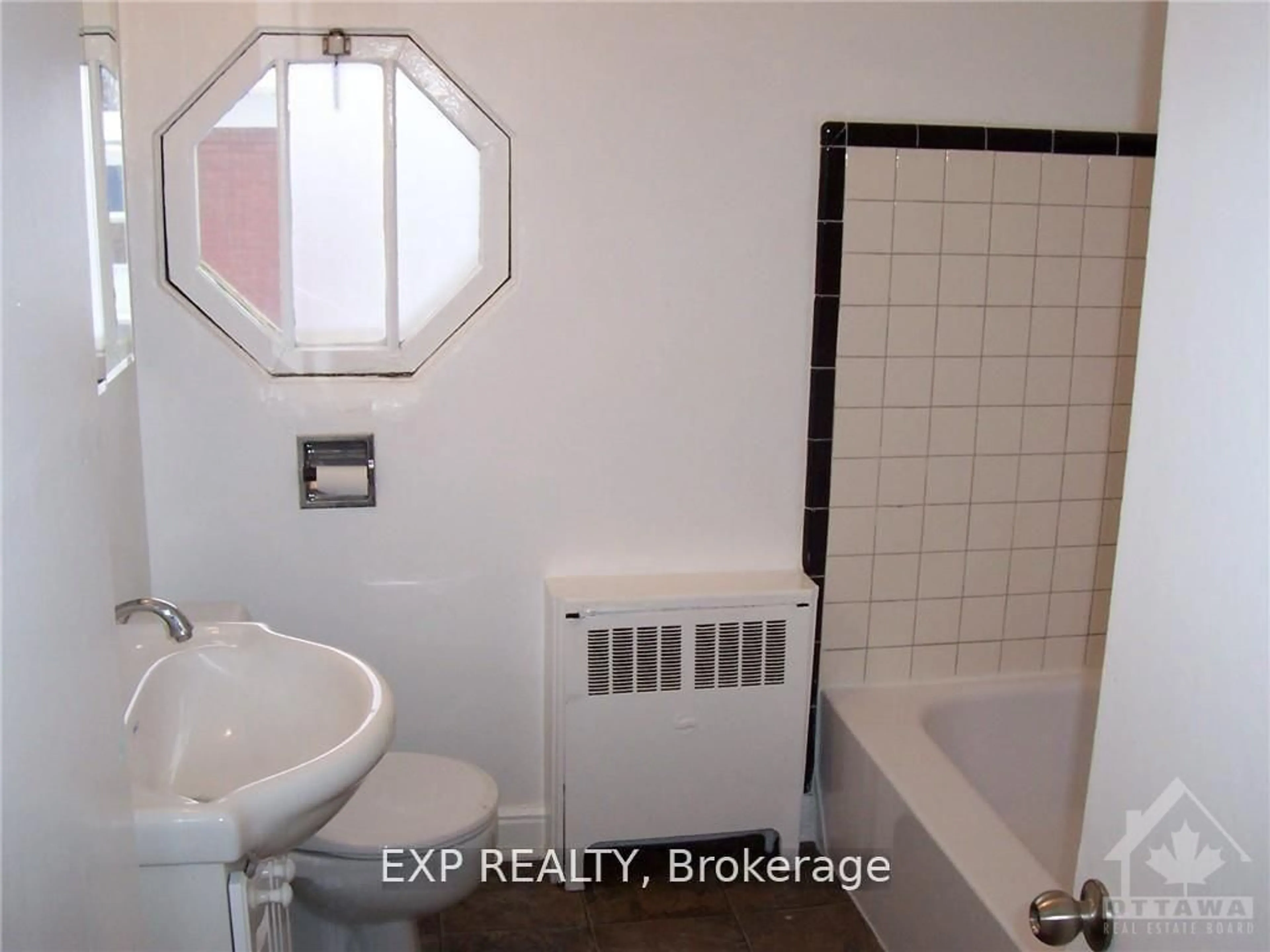 Standard bathroom, ceramic/tile floor for 879 Kirkwood Ave, Ottawa Ontario K1Z 5Y3