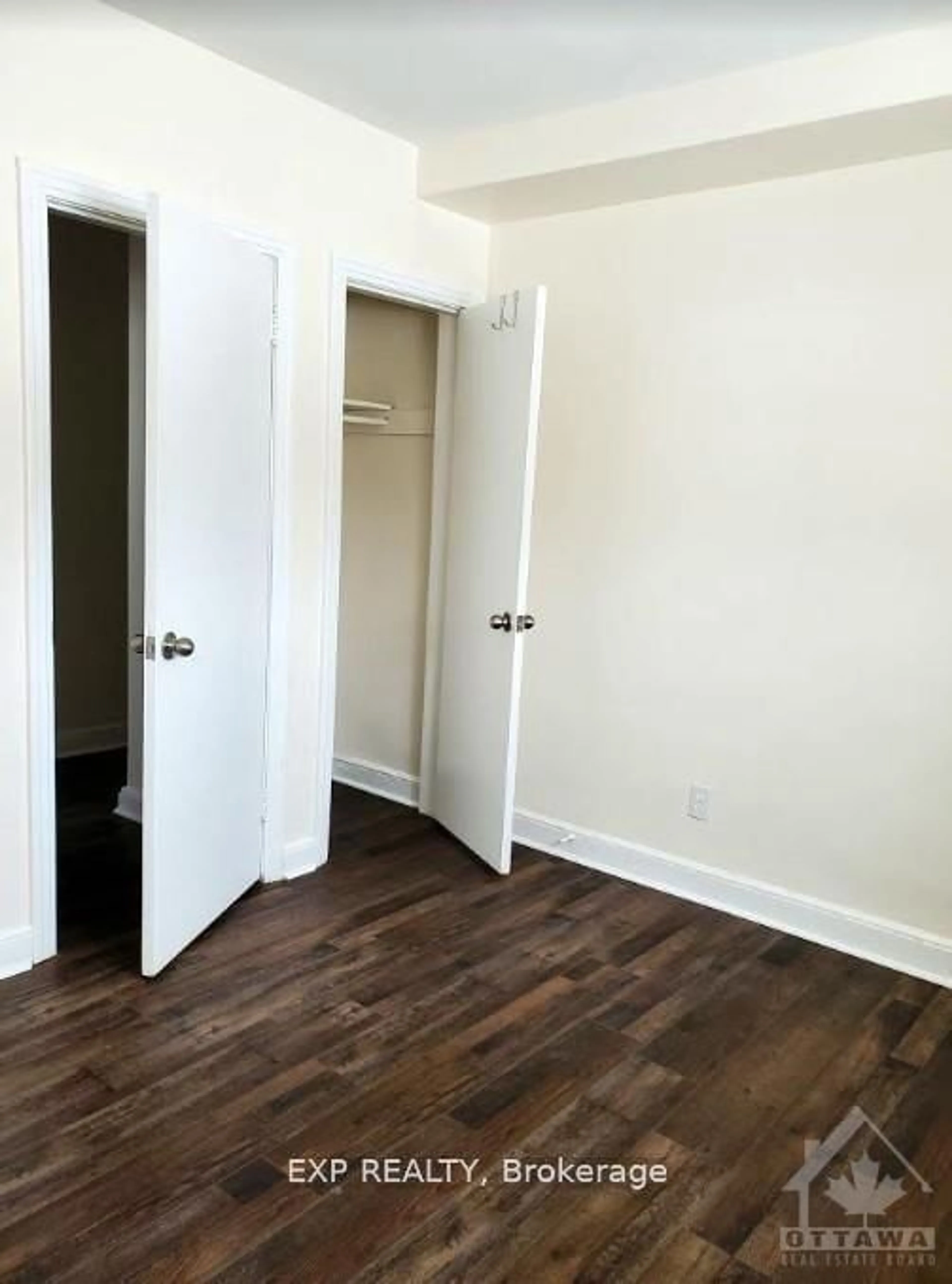 A pic of a room for 879 Kirkwood Ave, Ottawa Ontario K1Z 5Y3