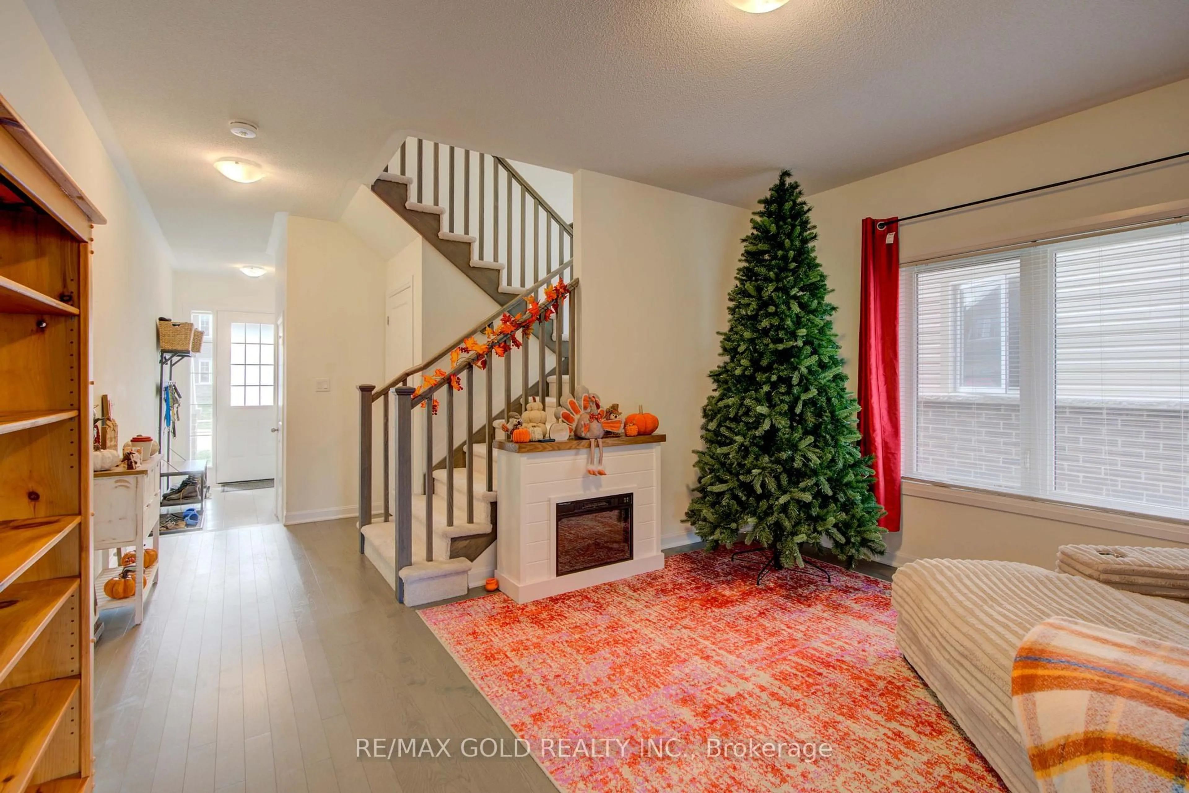 Indoor entryway for 66 Oakmont Dr, Loyalist Ontario L2E 6A3