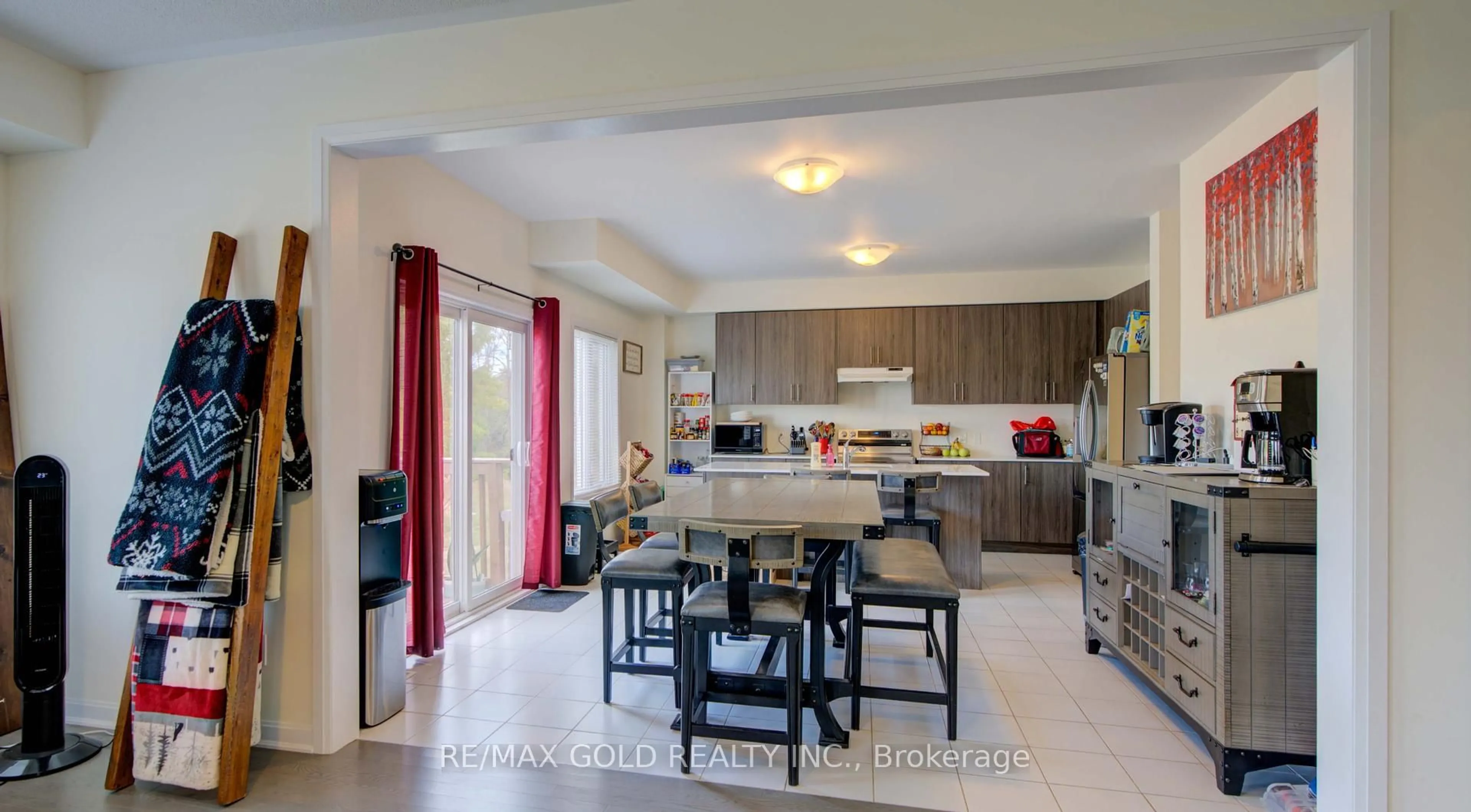 Open concept kitchen, ceramic/tile floor for 66 Oakmont Dr, Loyalist Ontario L2E 6A3
