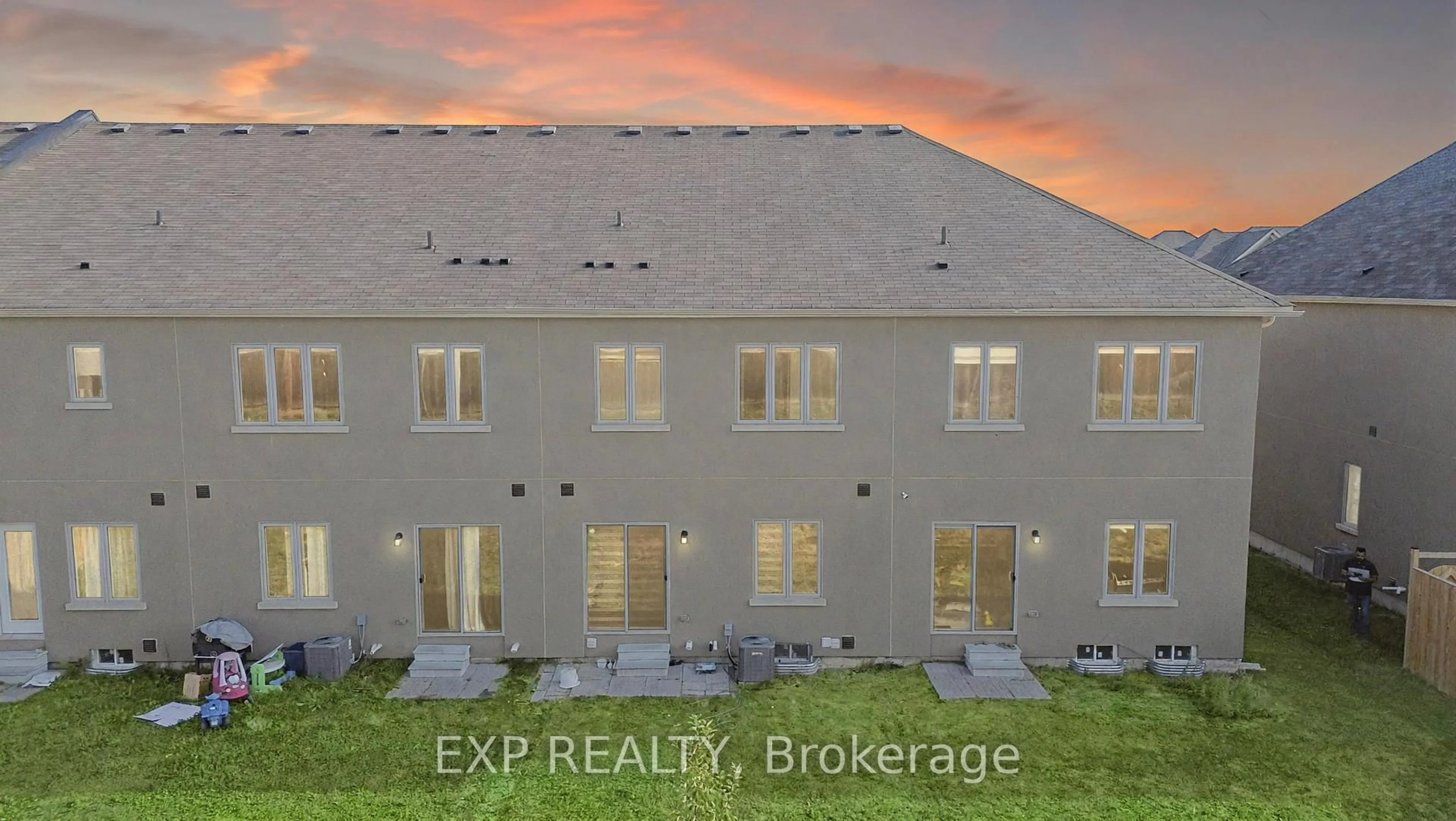 A pic from outside/outdoor area/front of a property/back of a property/a pic from drone, building for 67 Bilanski Farm Rd, Brant Ontario N3S 0J6