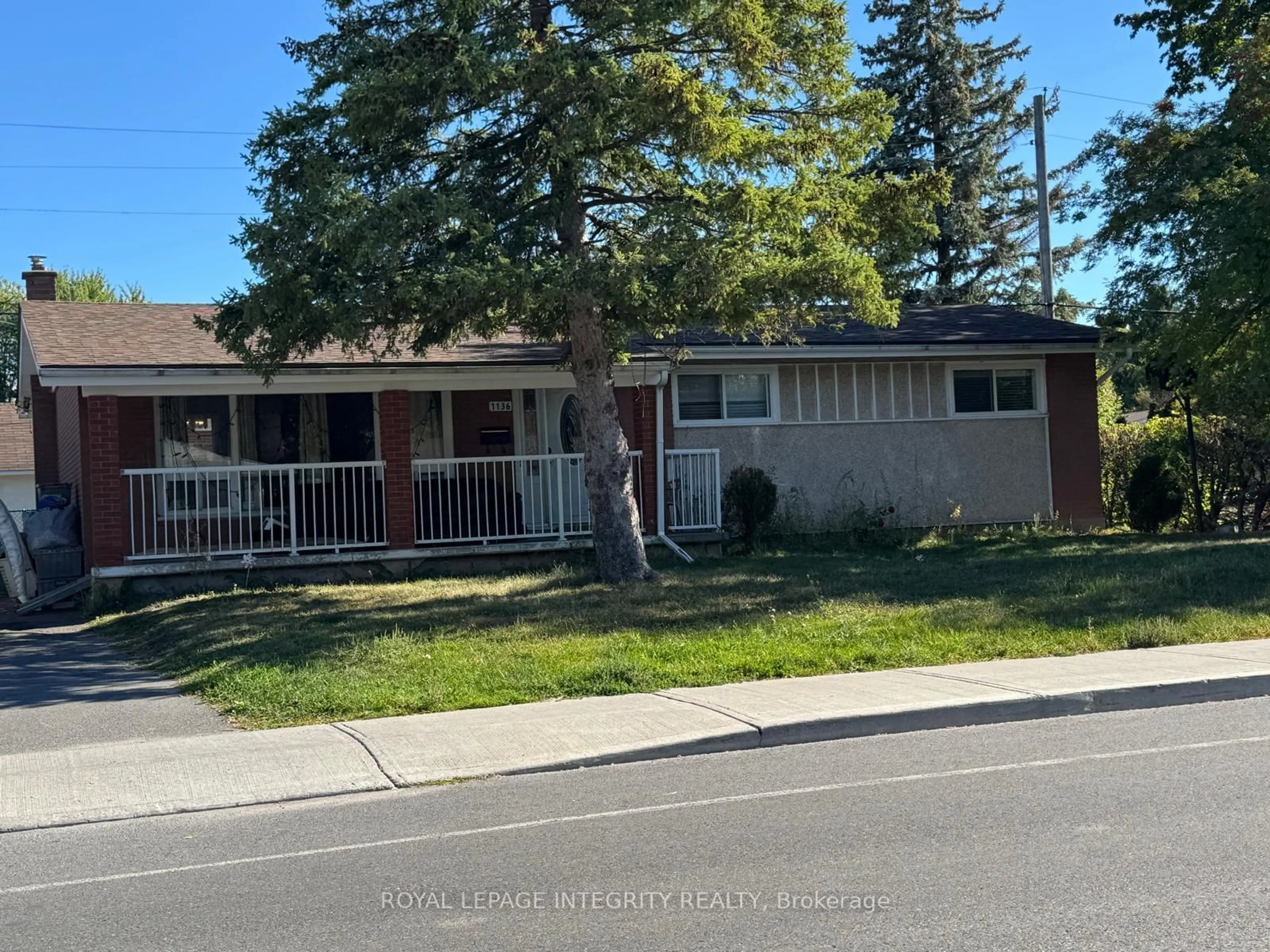 Home with vinyl exterior material, street for 1136 Deer Park Rd, Ottawa Ontario K2E 6H1