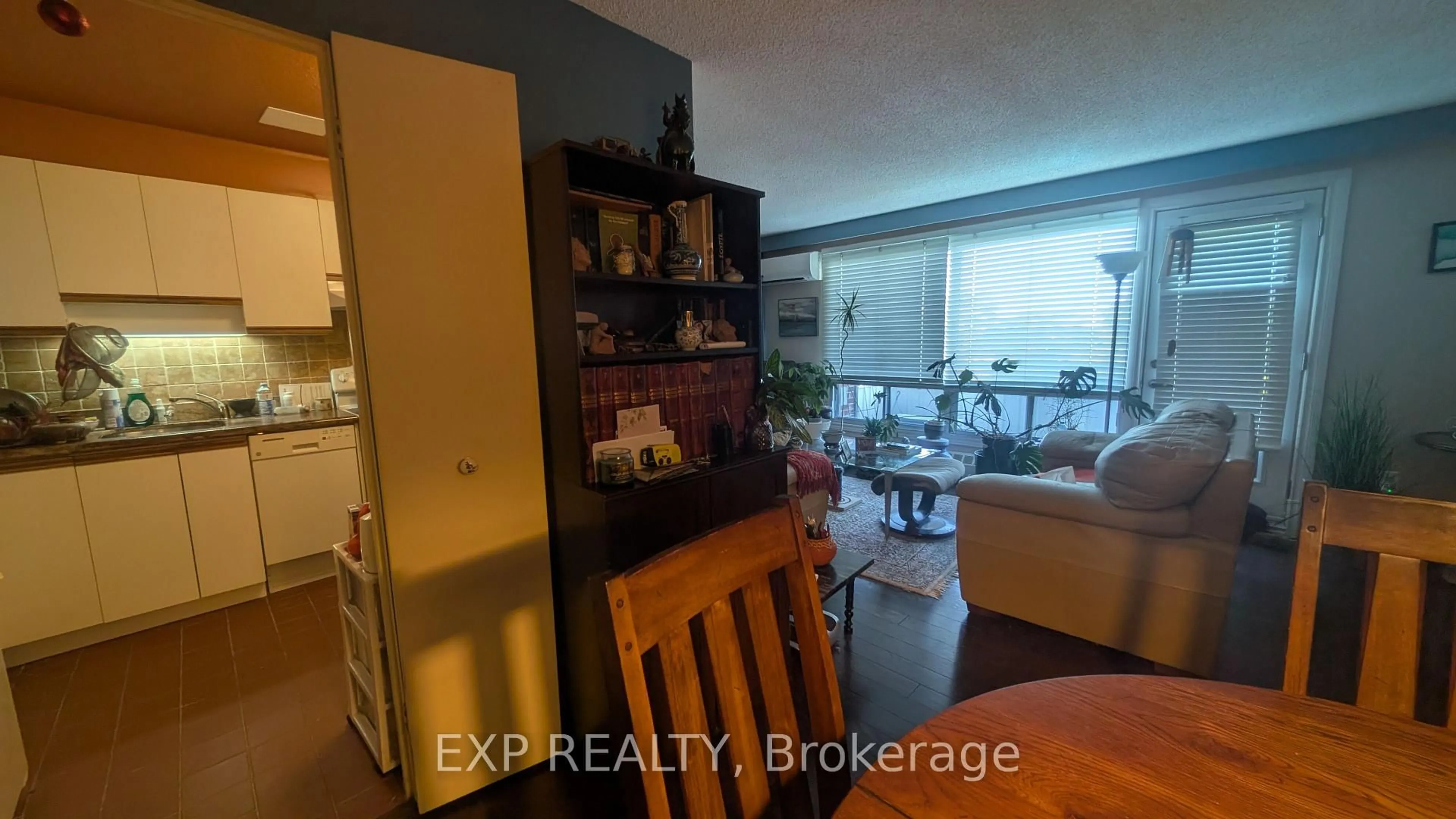 A pic of a room for 20 Chesterton Dr #518, Ottawa Ontario K2E 6Z7