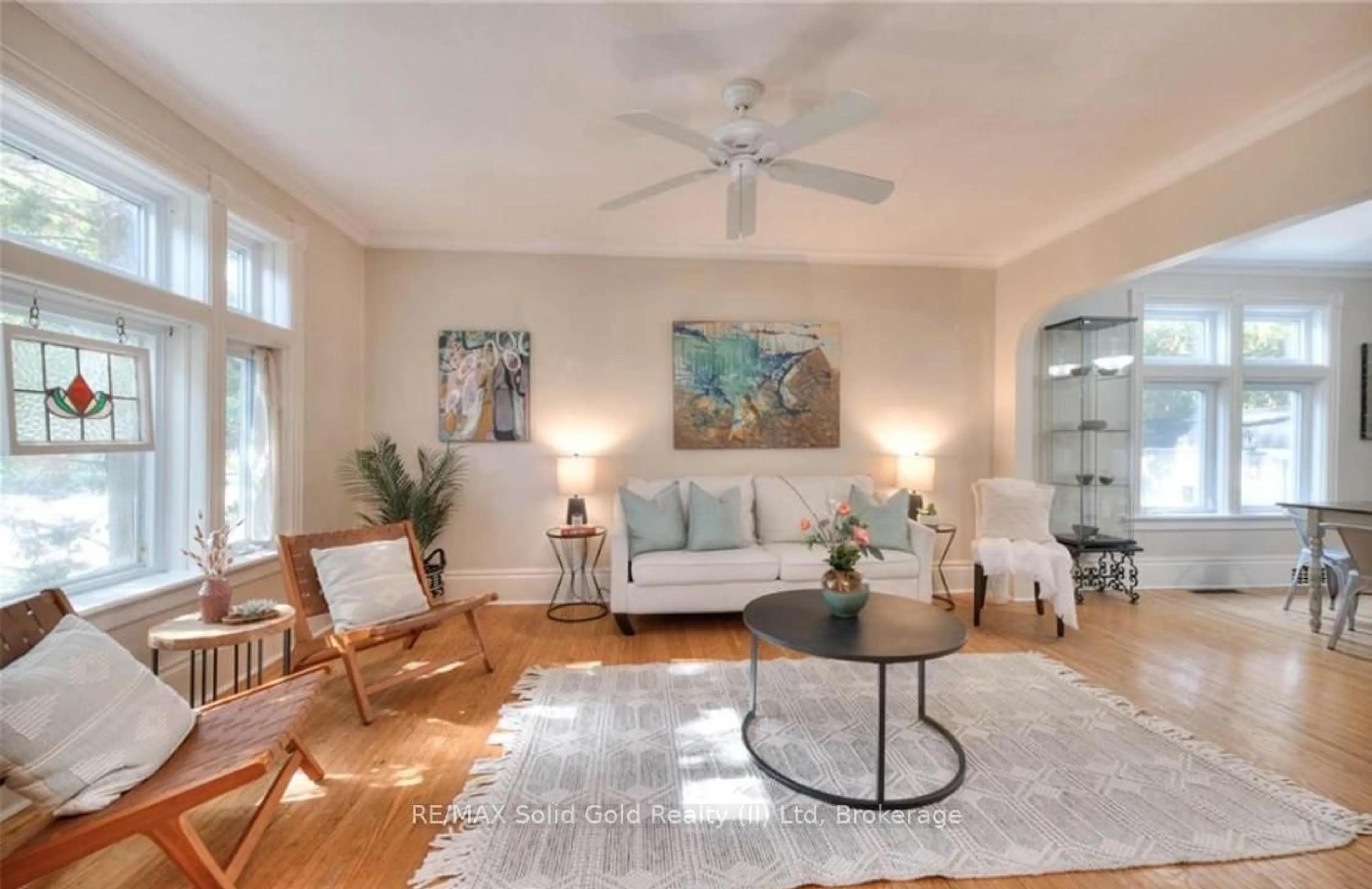 Living room with furniture, unknown for 44 Ellen St, Kitchener Ontario N2H 1L4