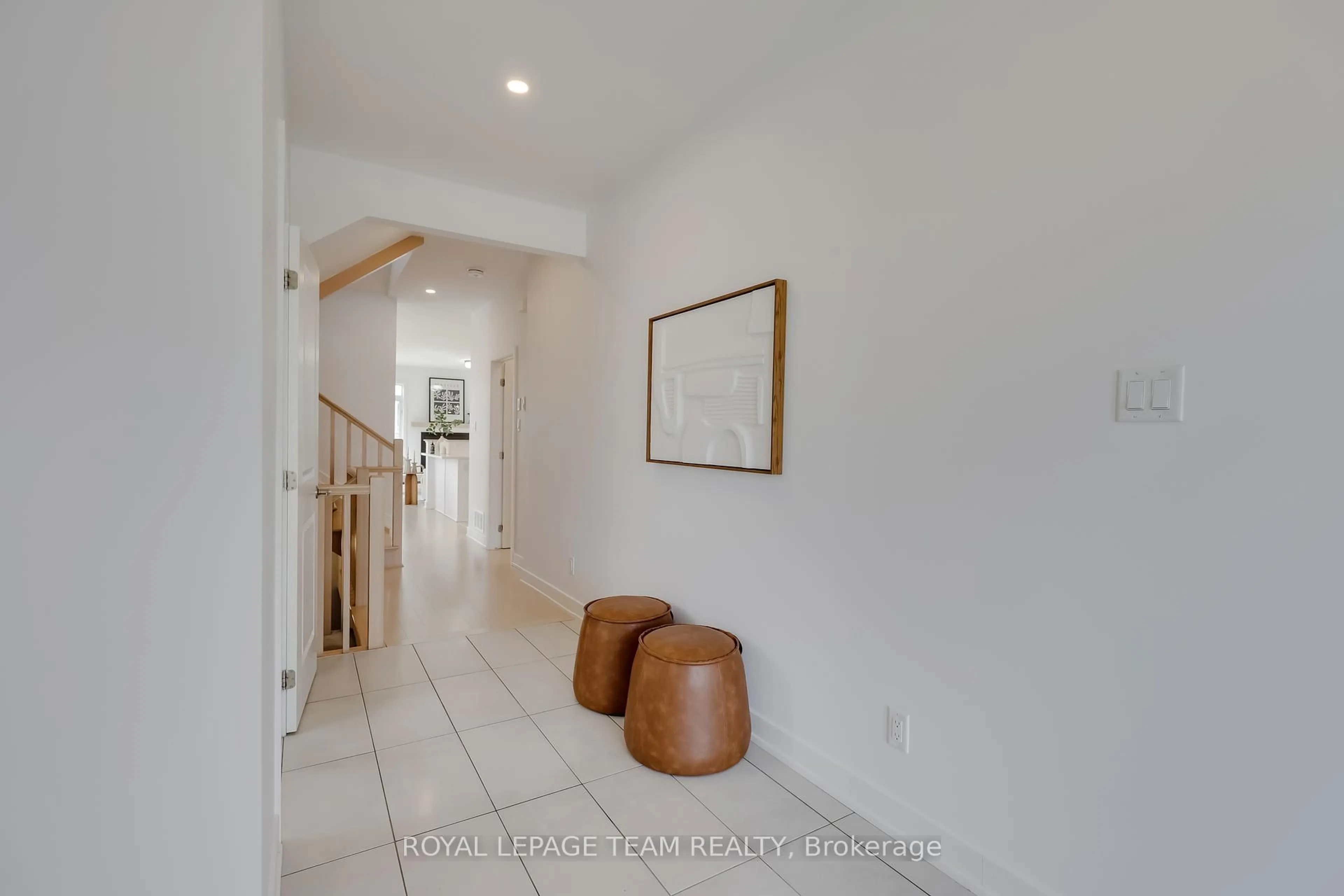 Indoor entryway for 856 Clapham Terr, Stittsville Ontario K2S 2P1