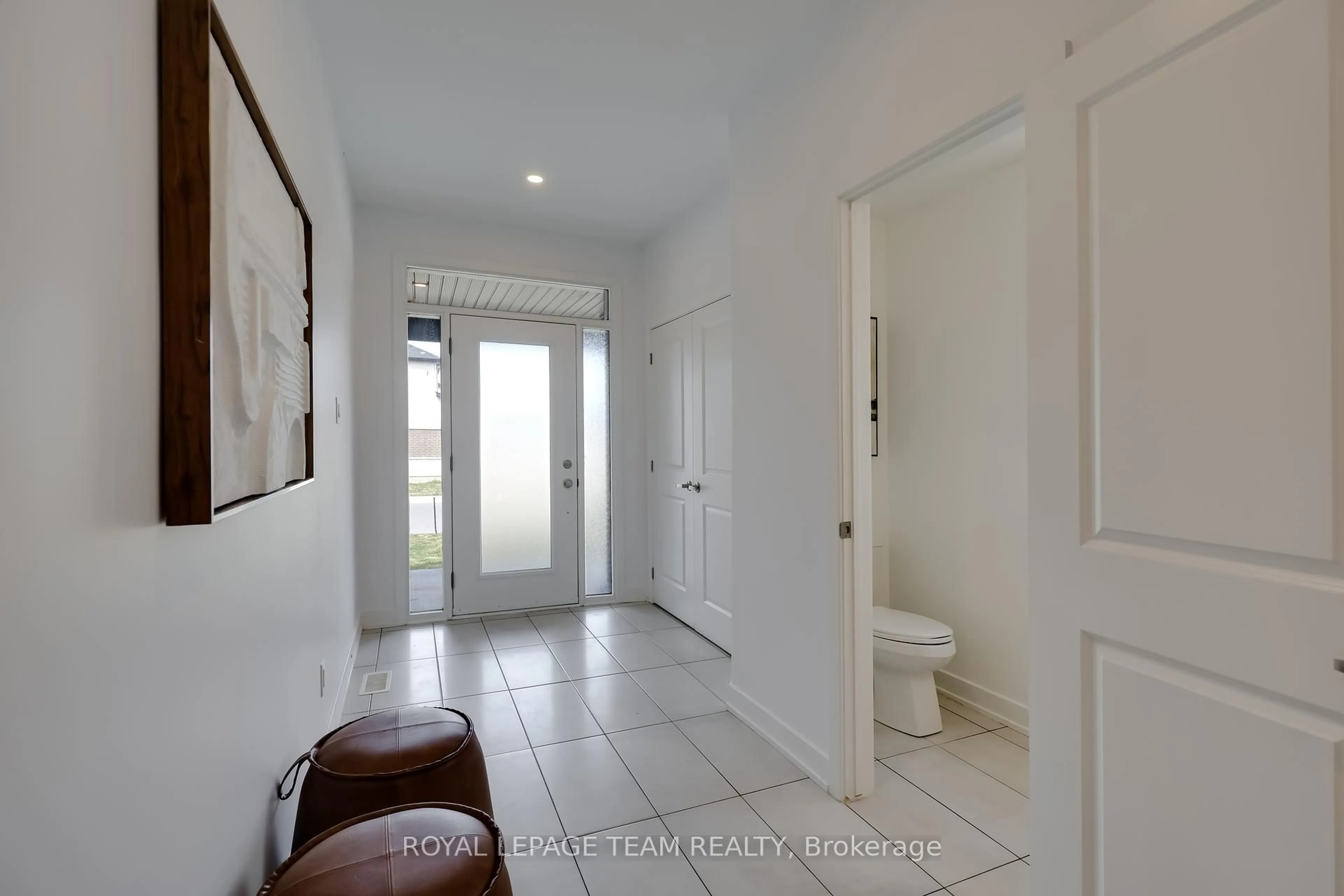 Indoor entryway for 856 Clapham Terr, Stittsville Ontario K2S 2P1