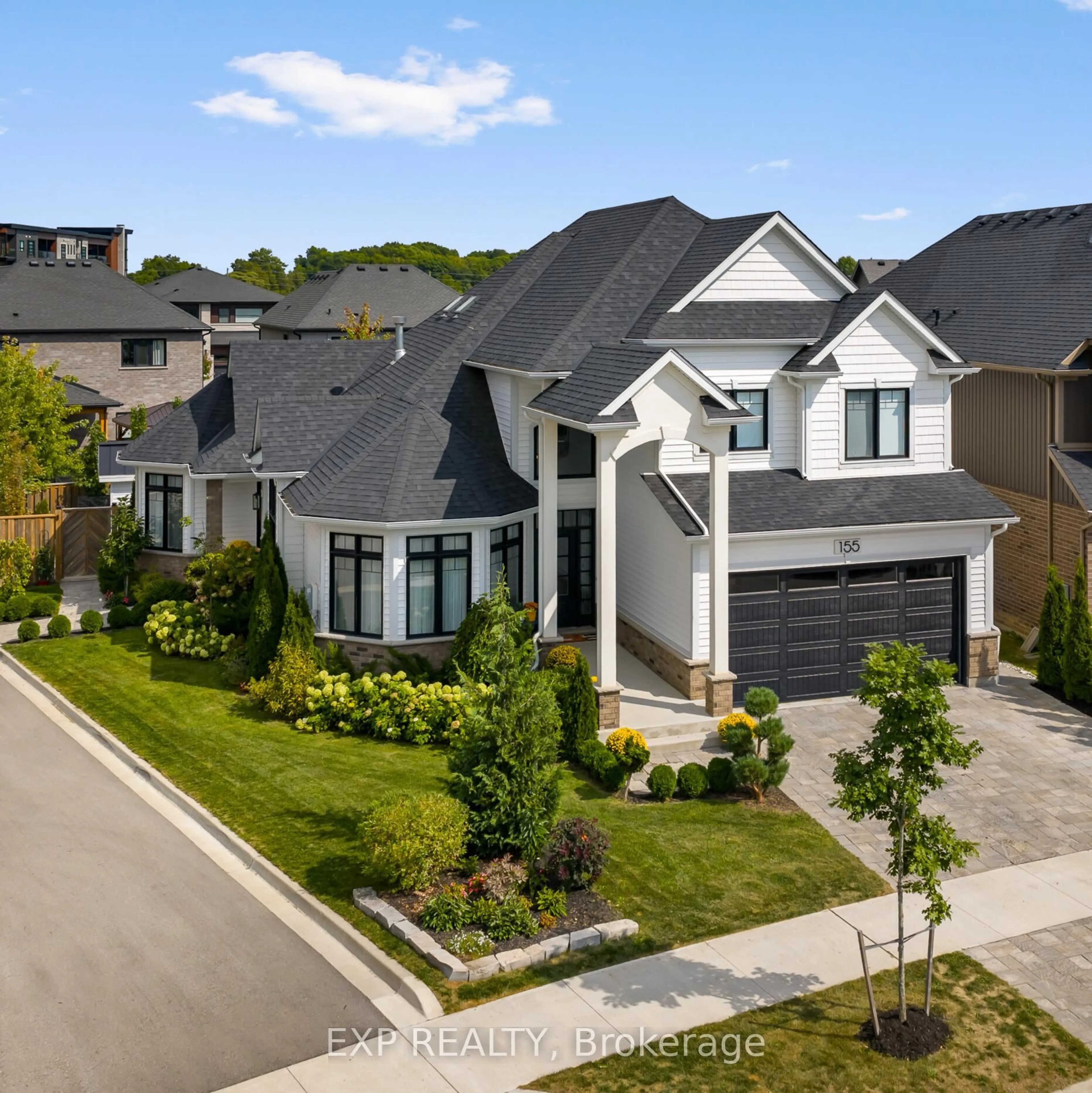 A pic from outside/outdoor area/front of a property/back of a property/a pic from drone, street for 155 Susan Dr, Pelham Ontario L2E 7K8