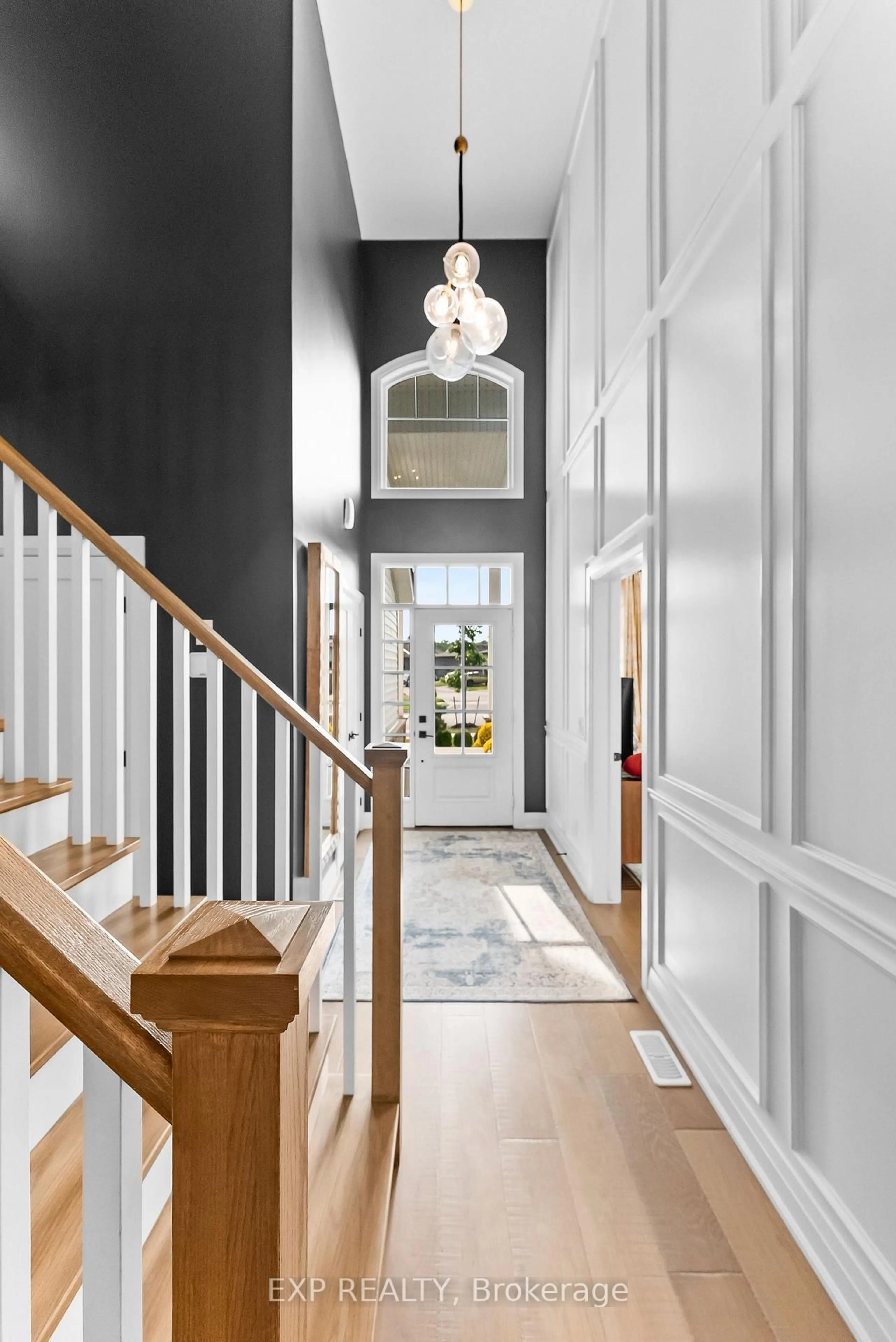 Indoor entryway for 155 Susan Dr, Pelham Ontario L2E 7K8