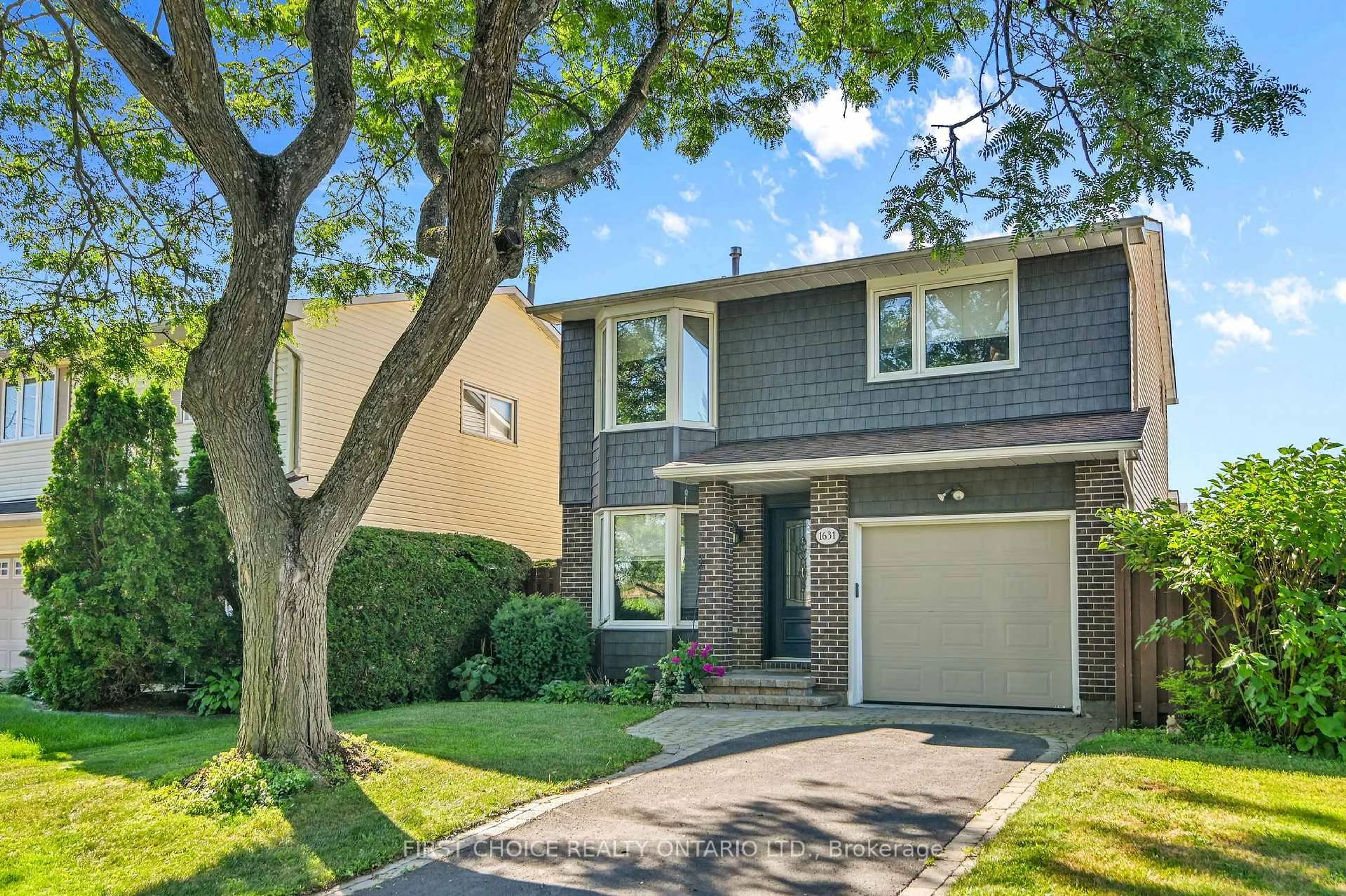 Home with vinyl exterior material, street for 1631 Wainfleet St, Orleans Ontario K1C 3G3