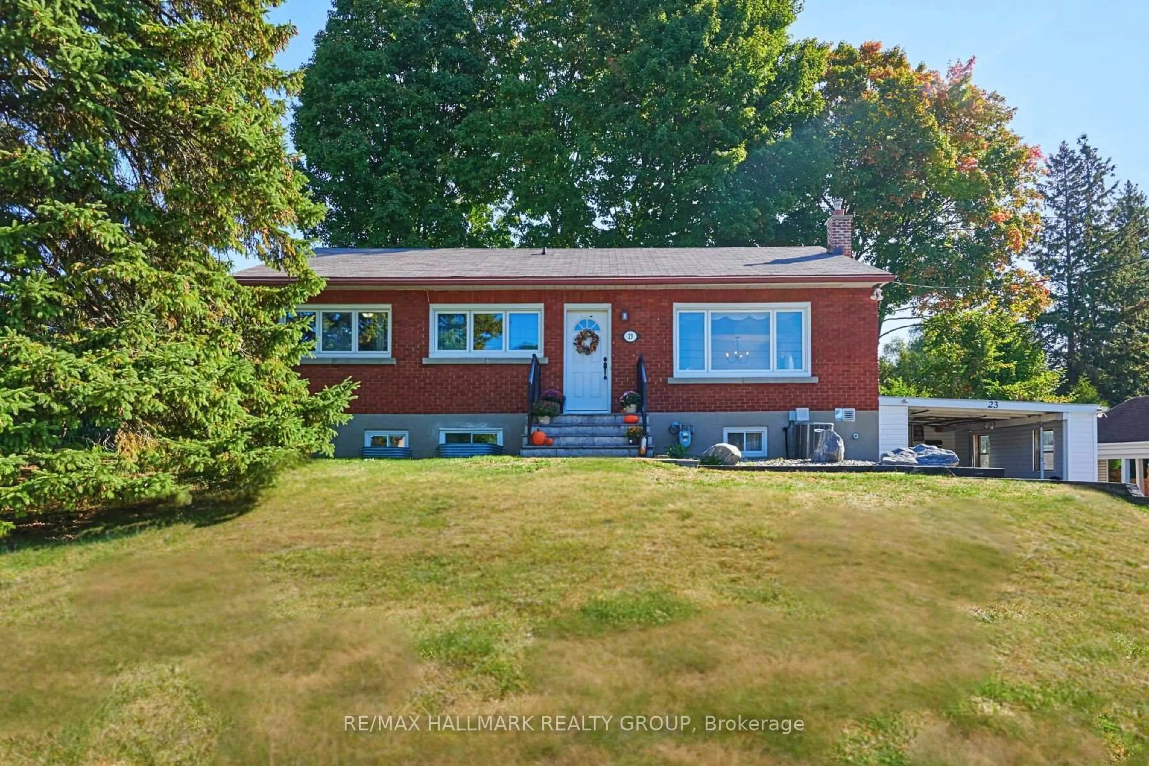 Home with vinyl exterior material, street for 23 Elvina St, Ottawa Ontario K1J 7L2
